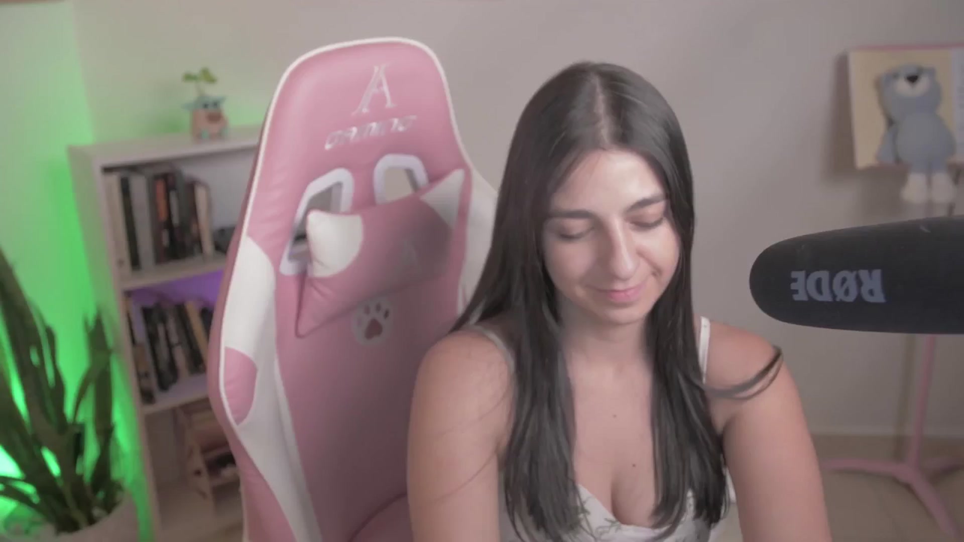 Gallery image thumbnail from anarossanna's myfreecams stream on, 09/29/2024, 03:56 image 17 of 20