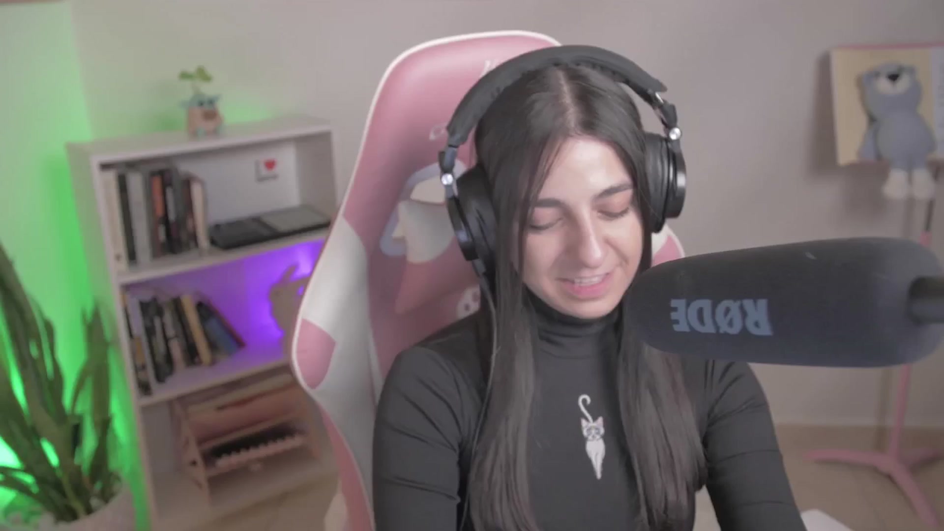 Gallery image thumbnail from anarossanna's myfreecams stream on, 09/29/2024, 03:56 image 6 of 20