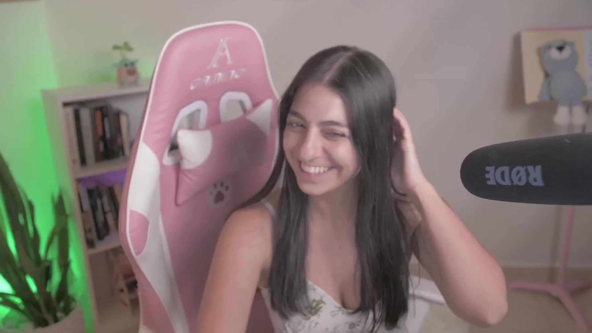 Gallery image thumbnail from anarossanna's myfreecams stream on, 09/29/2024, 03:56 image 19 of 20