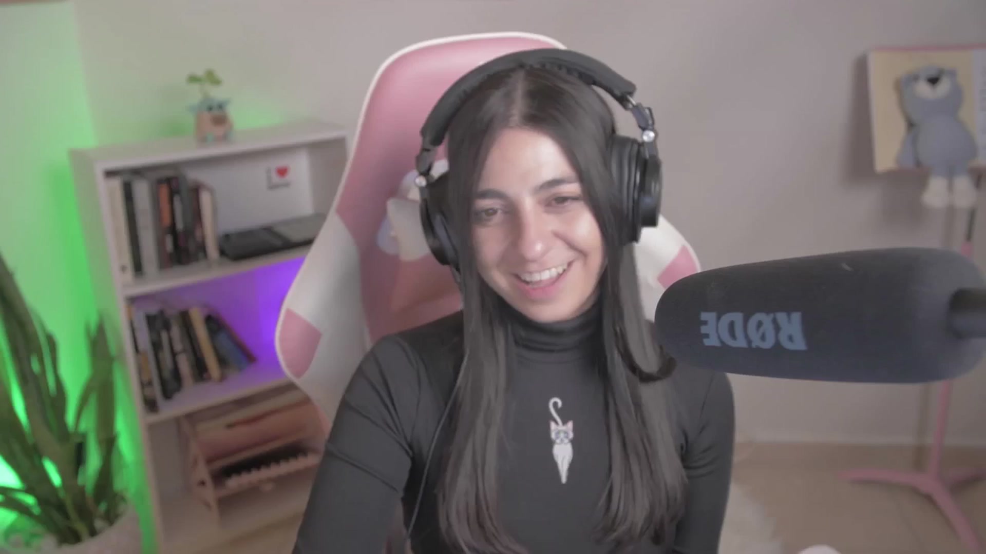 Gallery image thumbnail from anarossanna's myfreecams stream on, 09/29/2024, 03:56 image 5 of 20