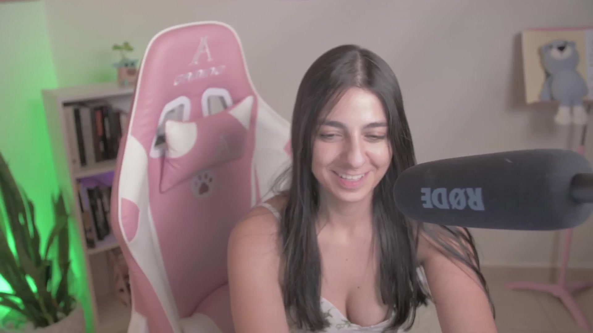 Gallery image thumbnail from anarossanna's myfreecams stream on, 09/29/2024, 03:56 image 12 of 20
