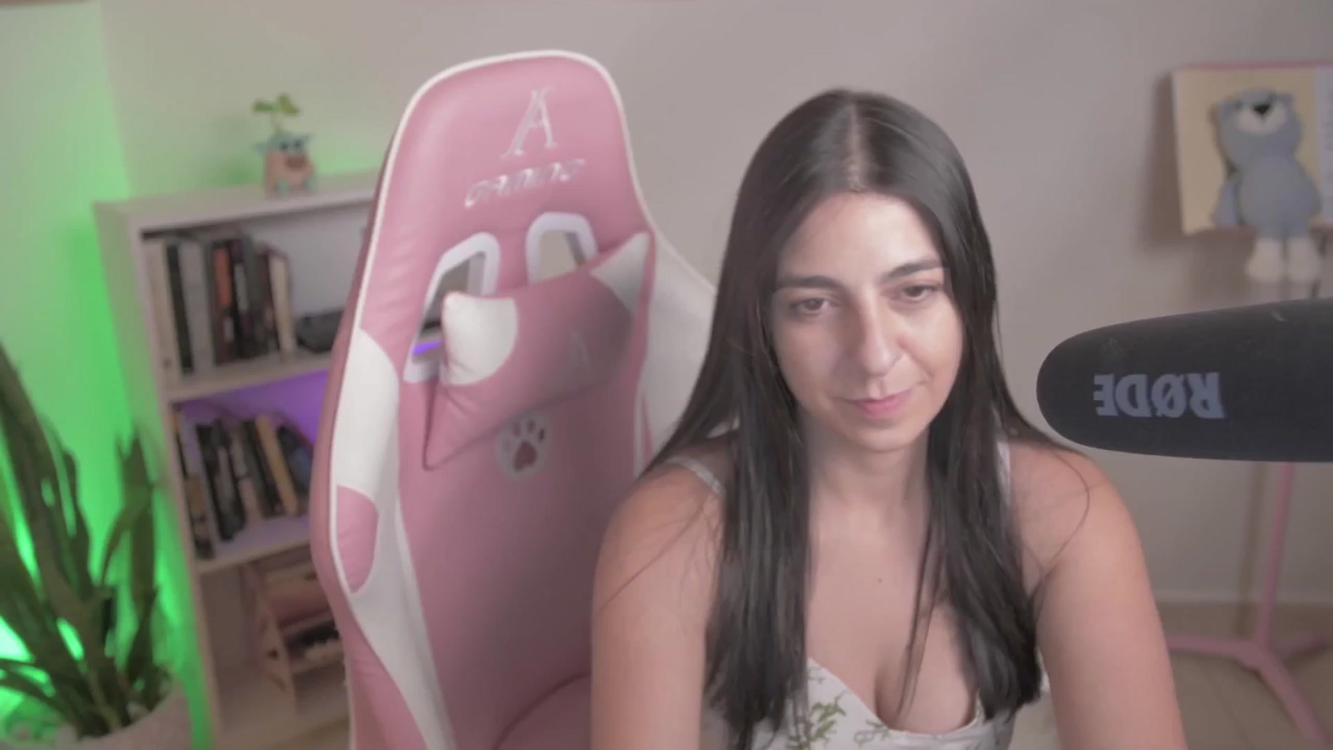 Gallery image thumbnail from anarossanna's myfreecams stream on, 09/29/2024, 03:56 image 14 of 20