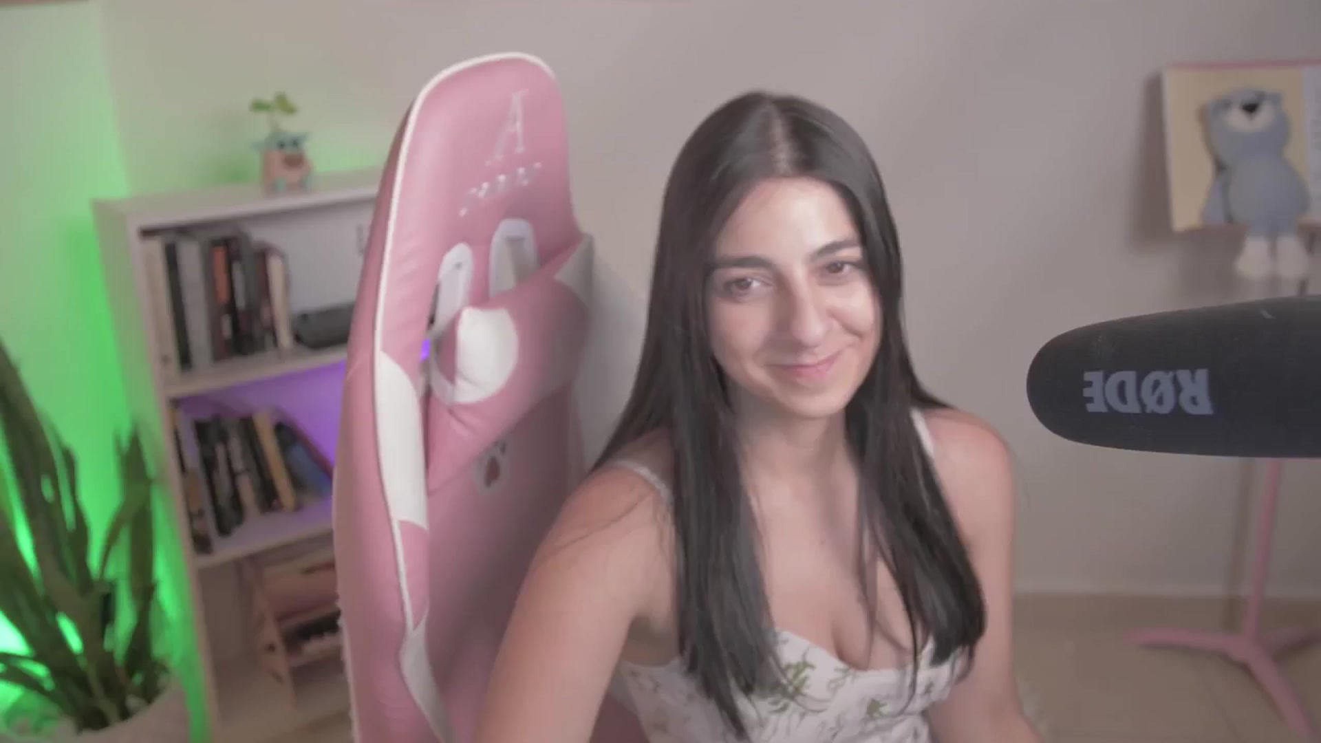 Gallery image thumbnail from anarossanna's myfreecams stream on, 09/29/2024, 03:56 image 15 of 20