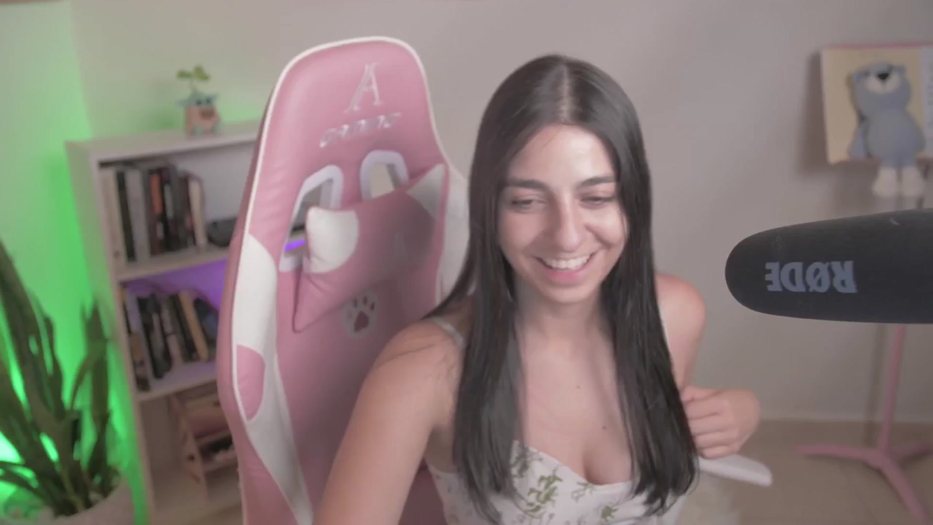 Gallery image thumbnail from anarossanna's myfreecams stream on, 09/29/2024, 03:56 image 16 of 20
