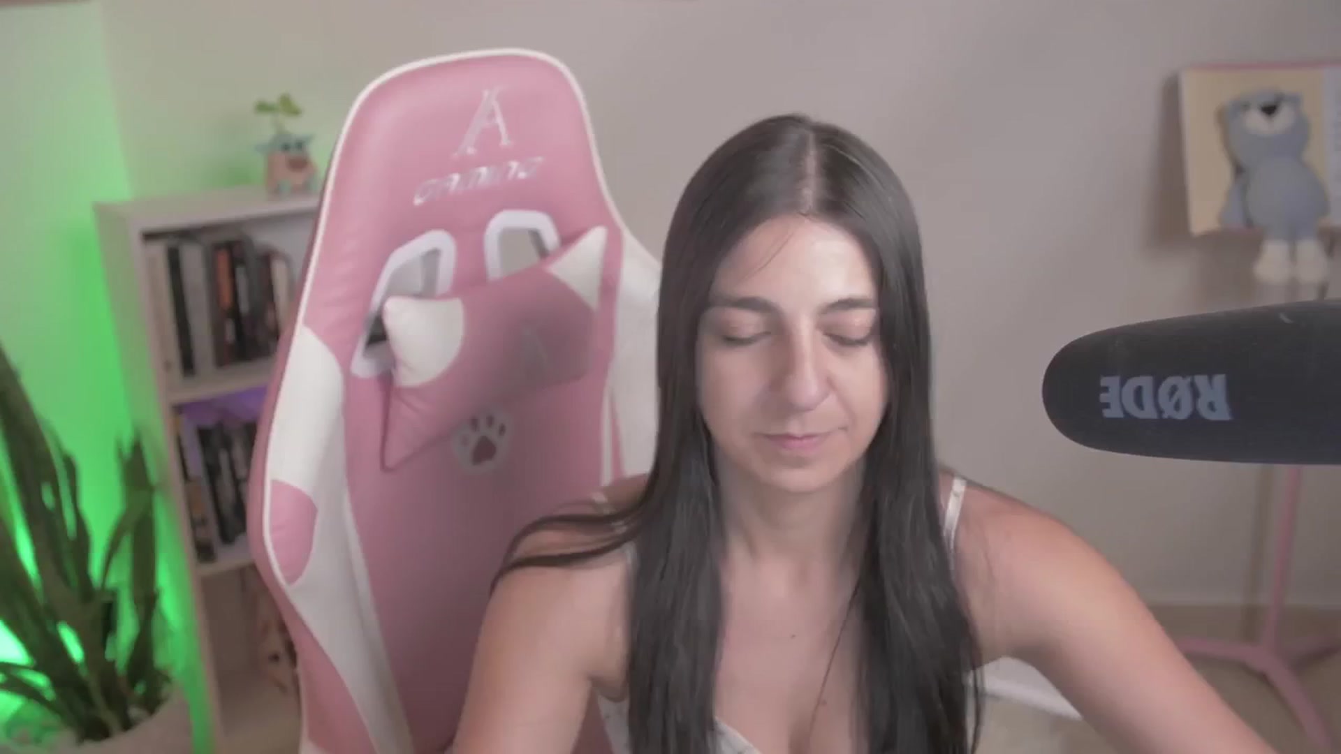 Gallery image thumbnail from anarossanna's myfreecams stream on, 09/29/2024, 03:56 image 20 of 20