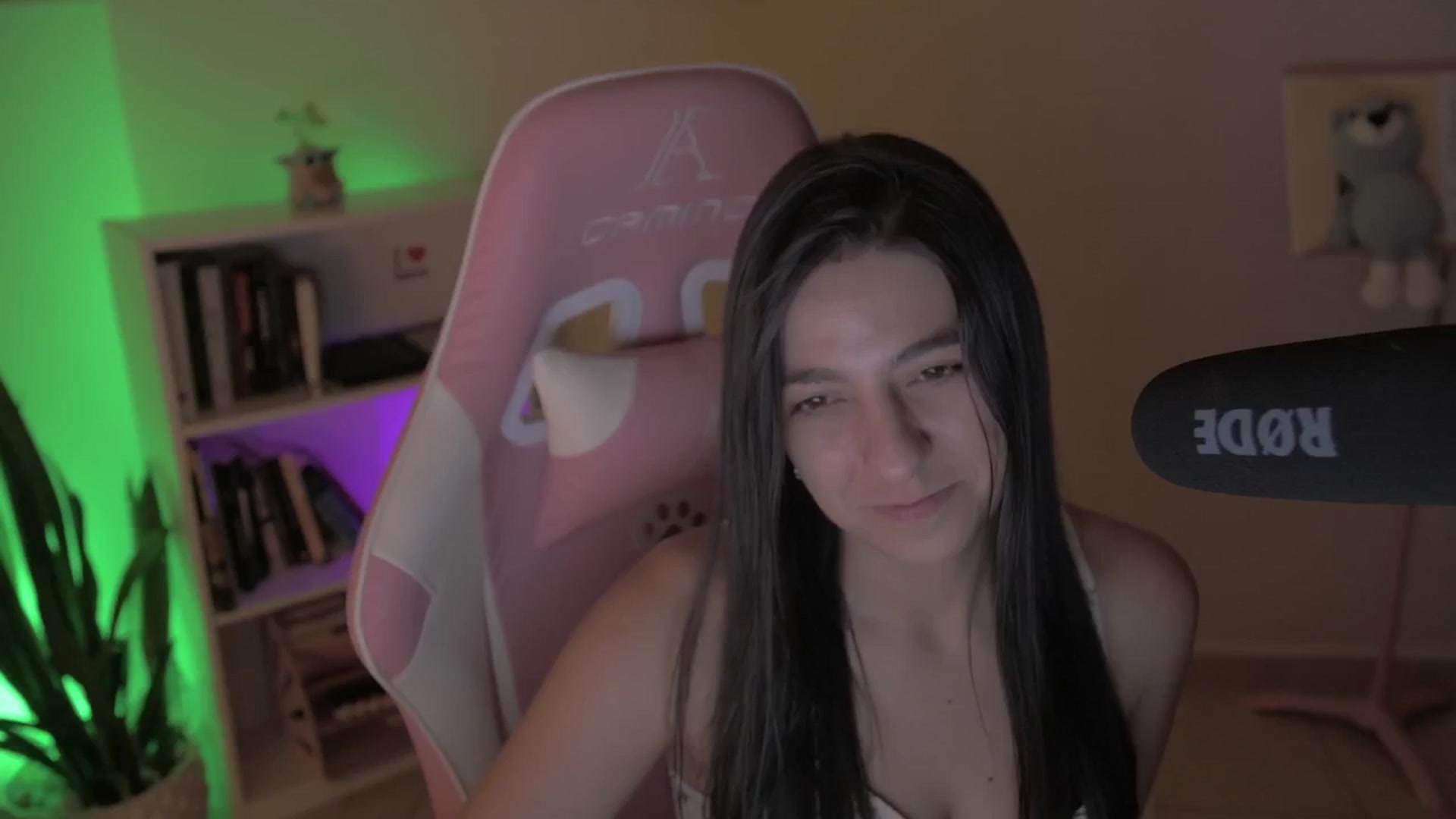 Gallery image thumbnail from anarossanna's myfreecams stream on, 09/29/2024, 05:44 image 4 of 20
