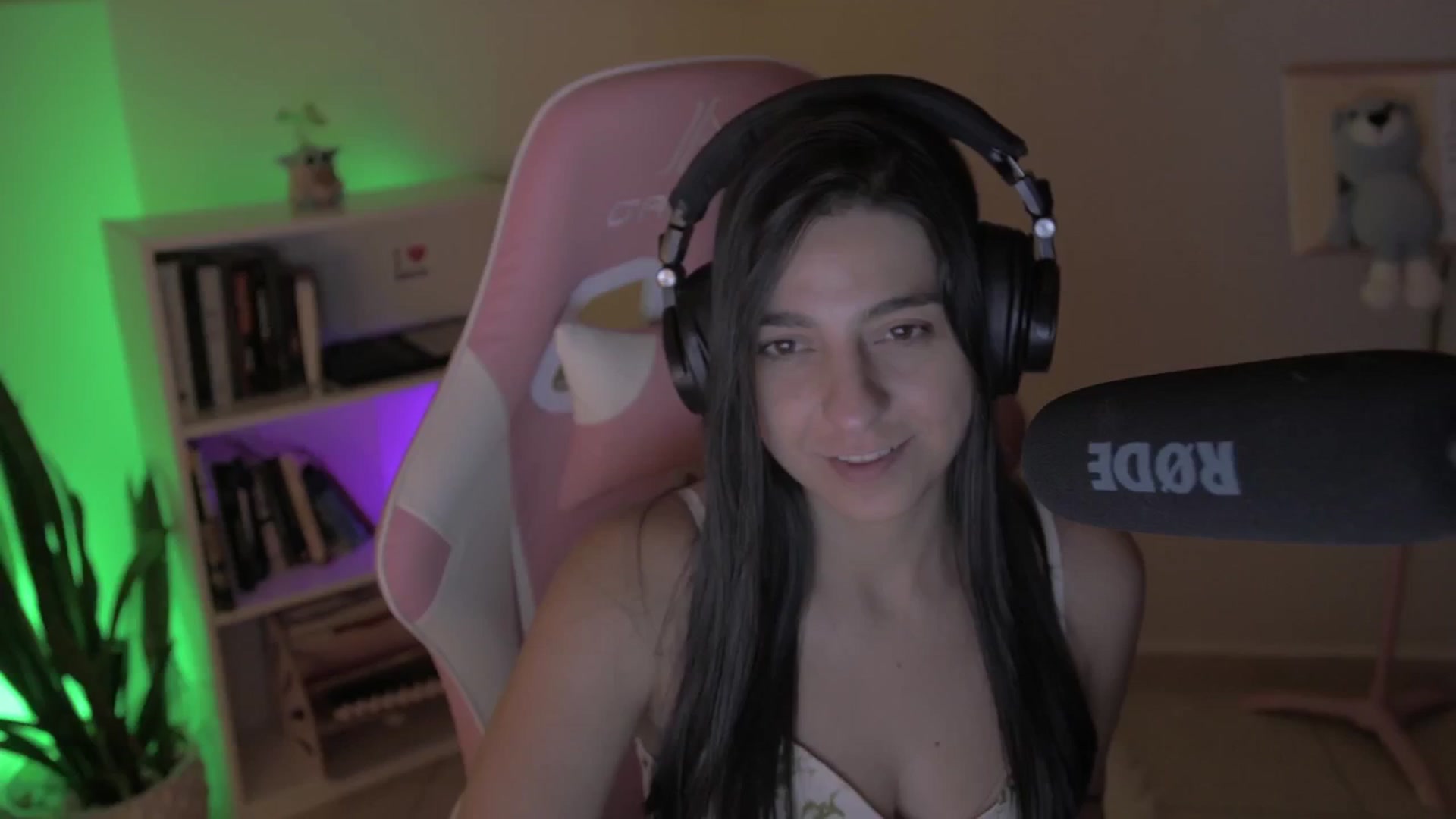 Gallery image thumbnail from anarossanna's myfreecams stream on, 09/29/2024, 05:44 image 17 of 20