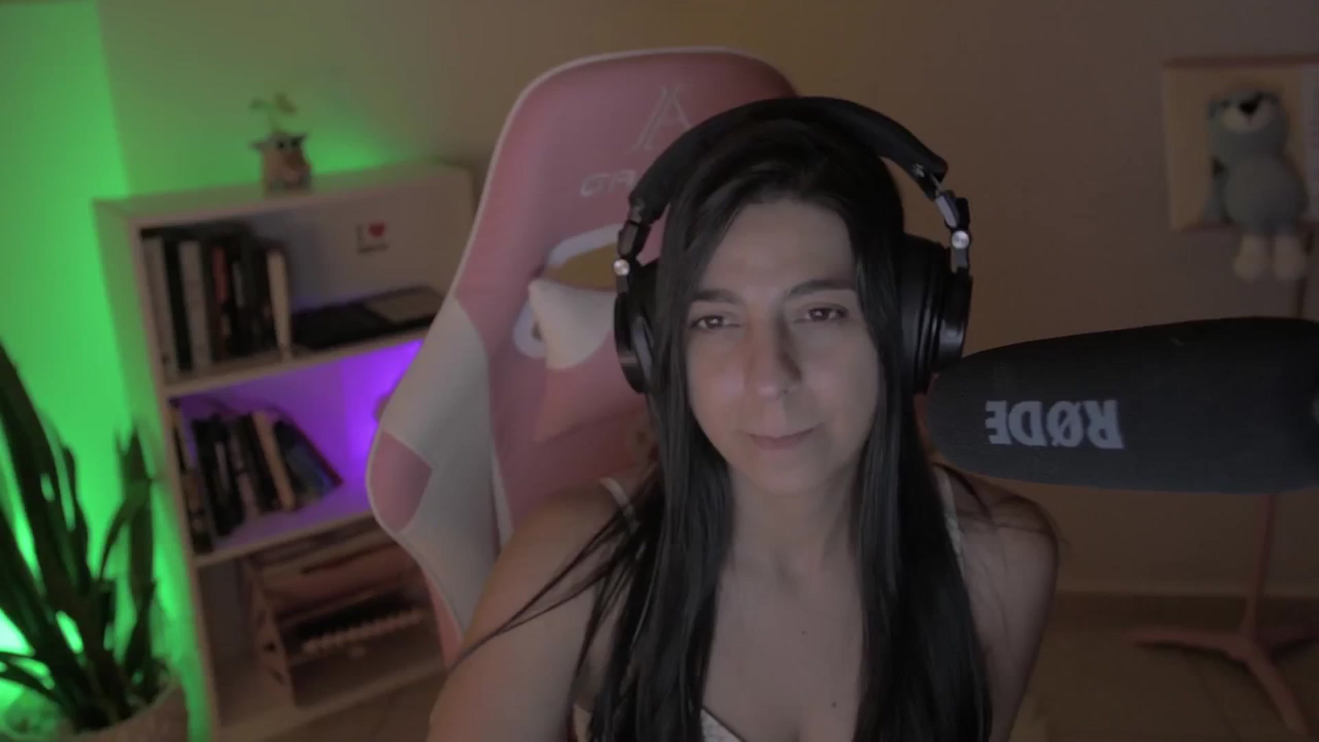 Gallery image thumbnail from anarossanna's myfreecams stream on, 09/29/2024, 05:44 image 20 of 20