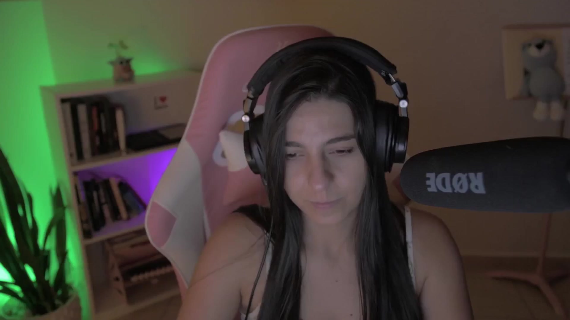 Gallery image thumbnail from anarossanna's myfreecams stream on, 09/29/2024, 05:44 image 14 of 20