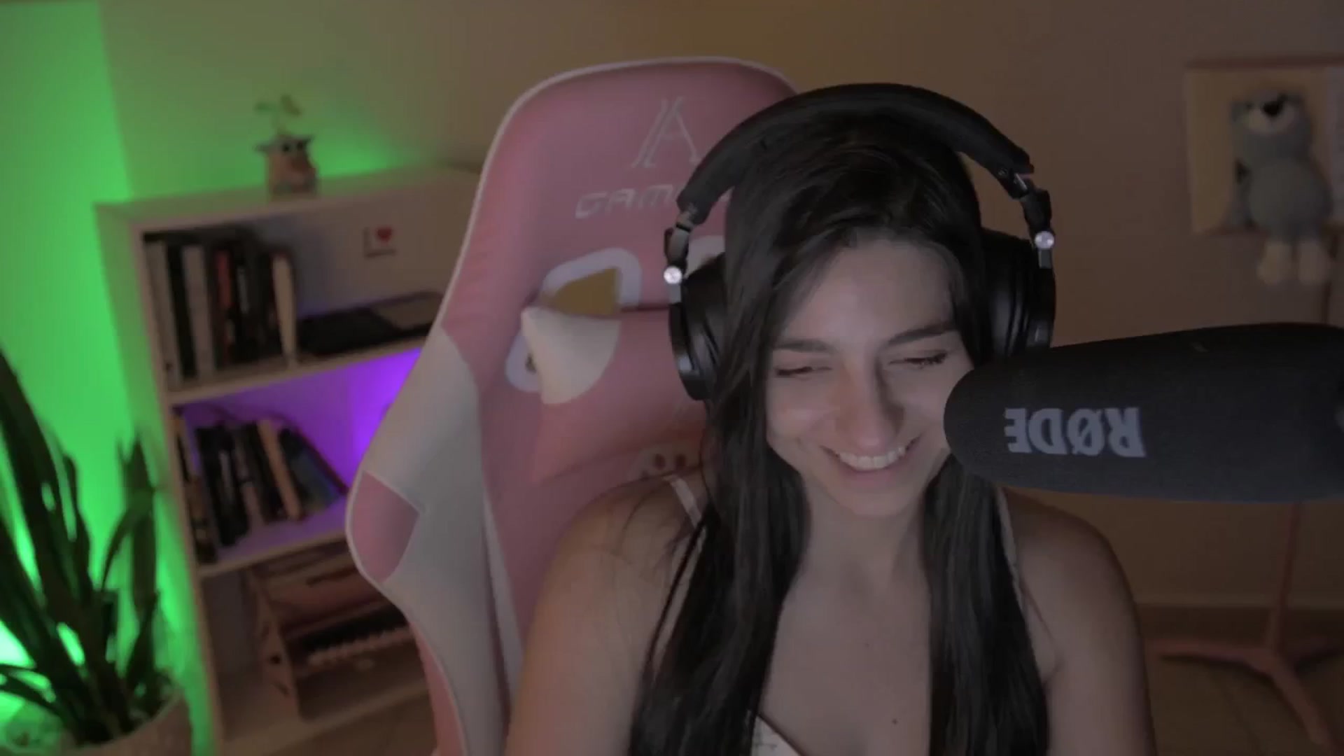 Gallery image thumbnail from anarossanna's myfreecams stream on, 09/29/2024, 05:44 image 16 of 20