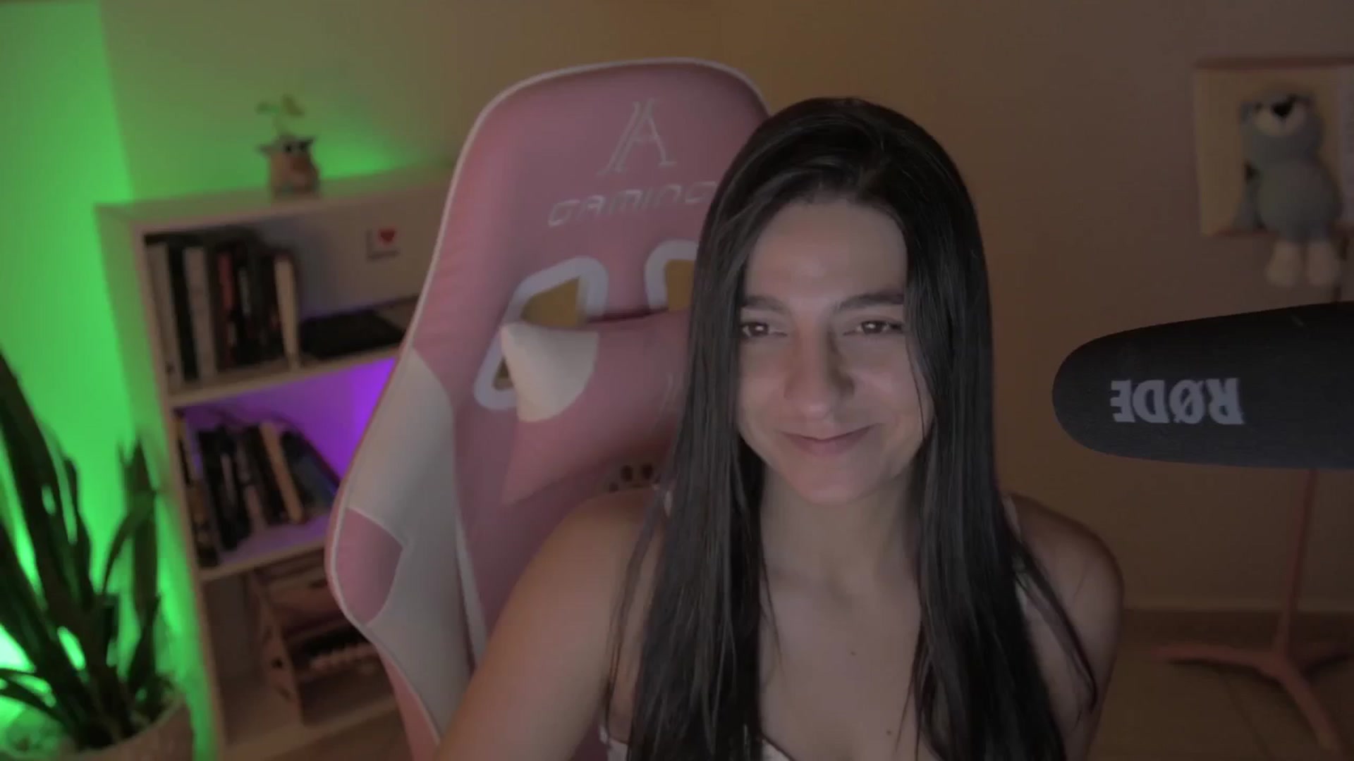Gallery image thumbnail from anarossanna's myfreecams stream on, 09/29/2024, 05:44 image 6 of 20