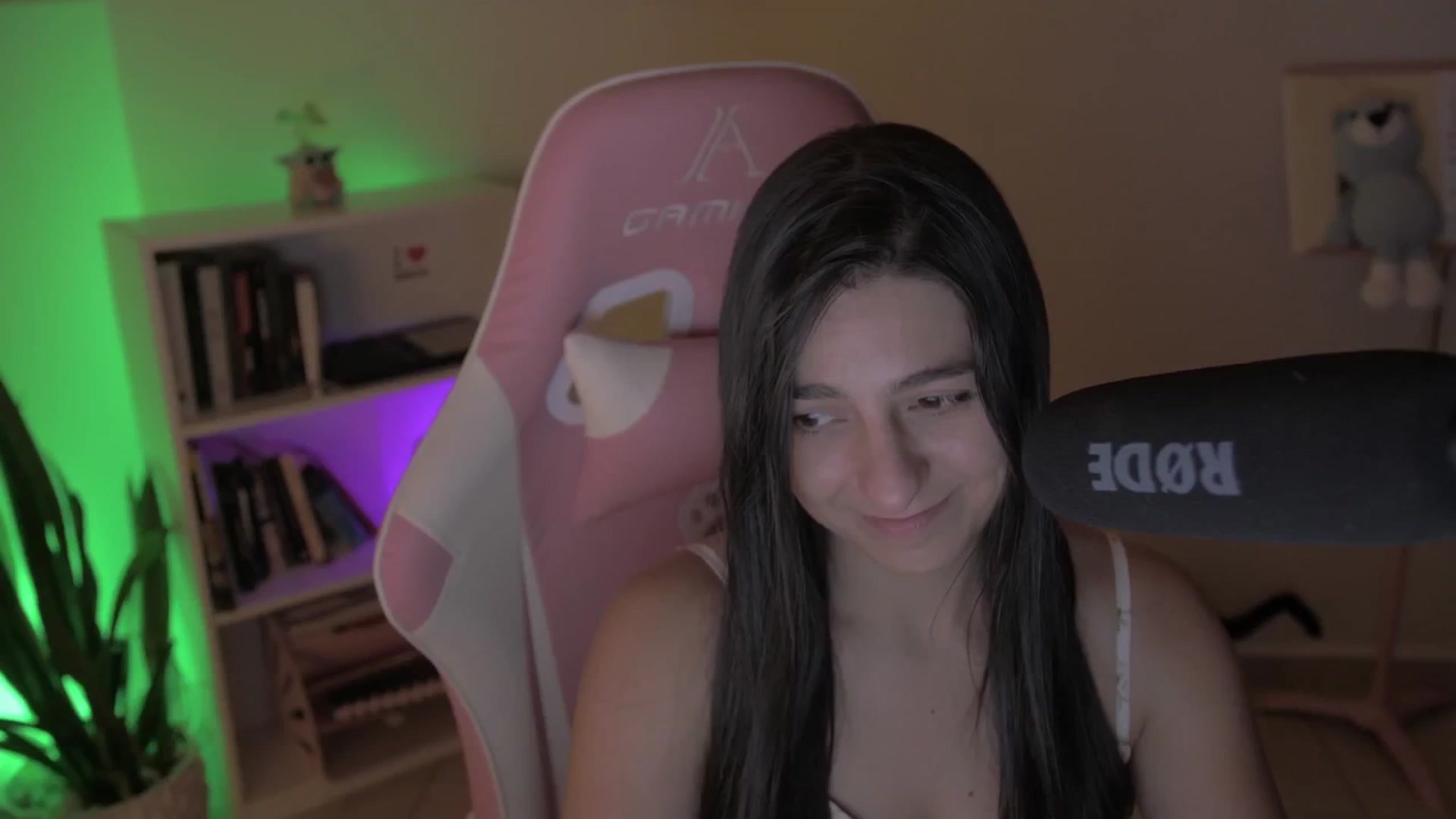 Gallery image thumbnail from anarossanna's myfreecams stream on, 09/29/2024, 05:44 image 10 of 20