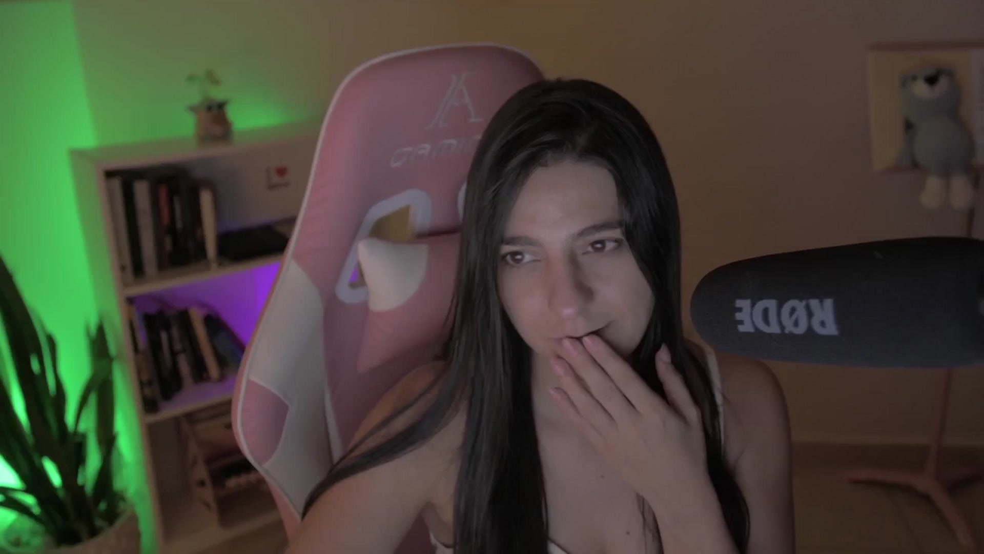 Gallery image thumbnail from anarossanna's myfreecams stream on, 09/29/2024, 05:44 image 12 of 20