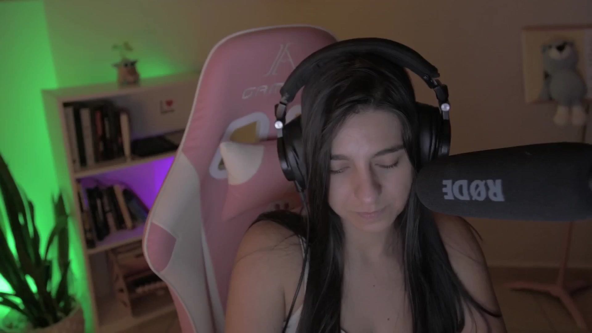 Gallery image thumbnail from anarossanna's myfreecams stream on, 09/29/2024, 05:44 image 13 of 20