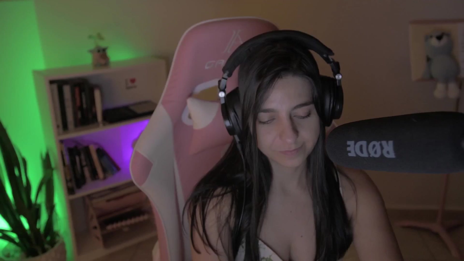 Gallery image thumbnail from anarossanna's myfreecams stream on, 09/29/2024, 05:44 image 18 of 20