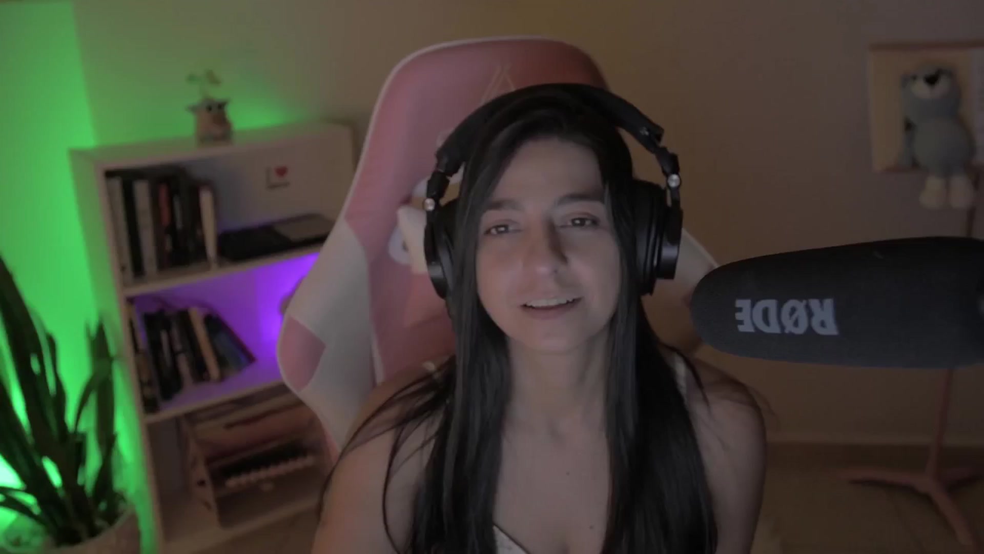 Gallery image thumbnail from anarossanna's myfreecams stream on, 09/29/2024, 05:44 image 19 of 20