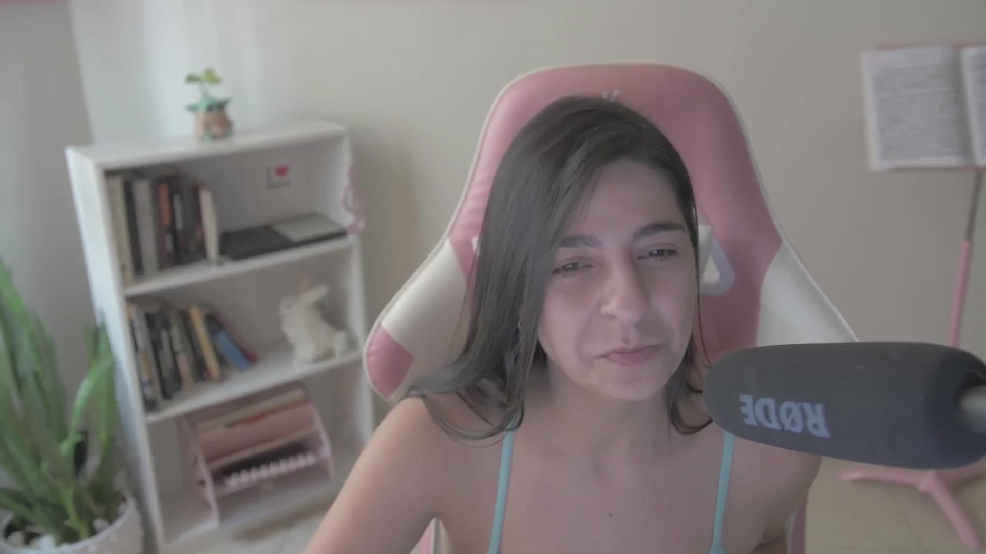 Gallery image thumbnail from anarossanna's myfreecams stream on, 10/02/2024, 18:38 image 19 of 20
