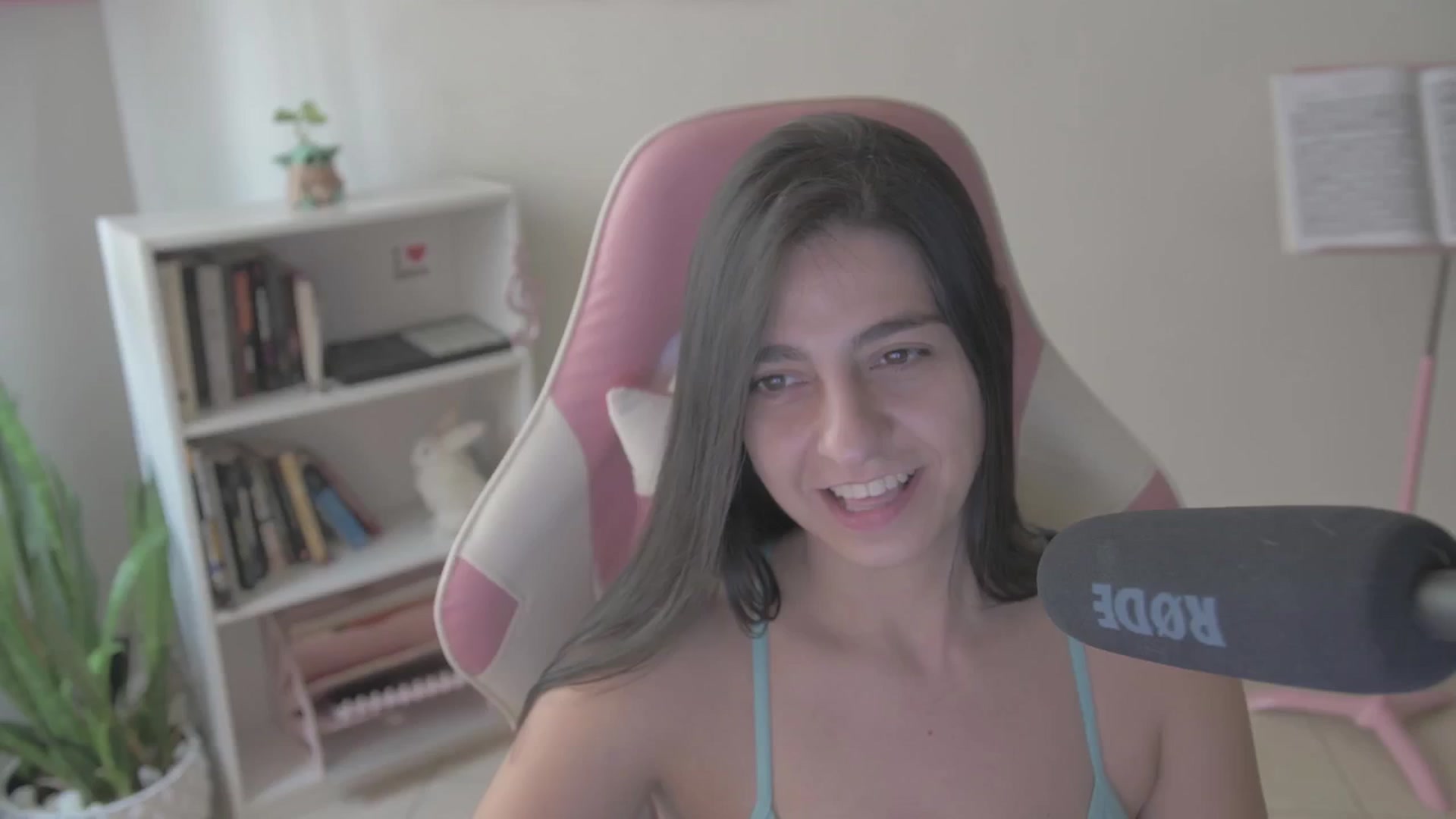 Gallery image thumbnail from anarossanna's myfreecams stream on, 10/02/2024, 18:38 image 16 of 20