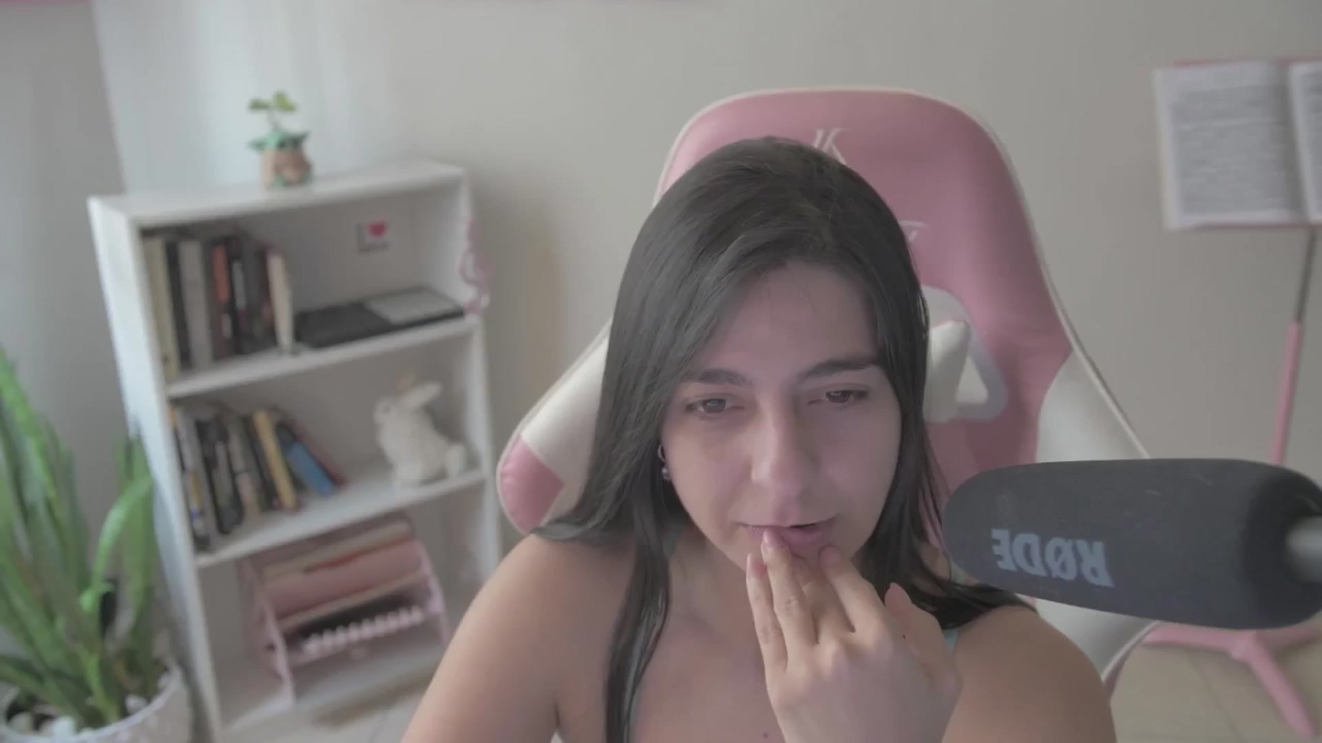 Gallery image thumbnail from anarossanna's myfreecams stream on, 10/02/2024, 18:38 image 20 of 20