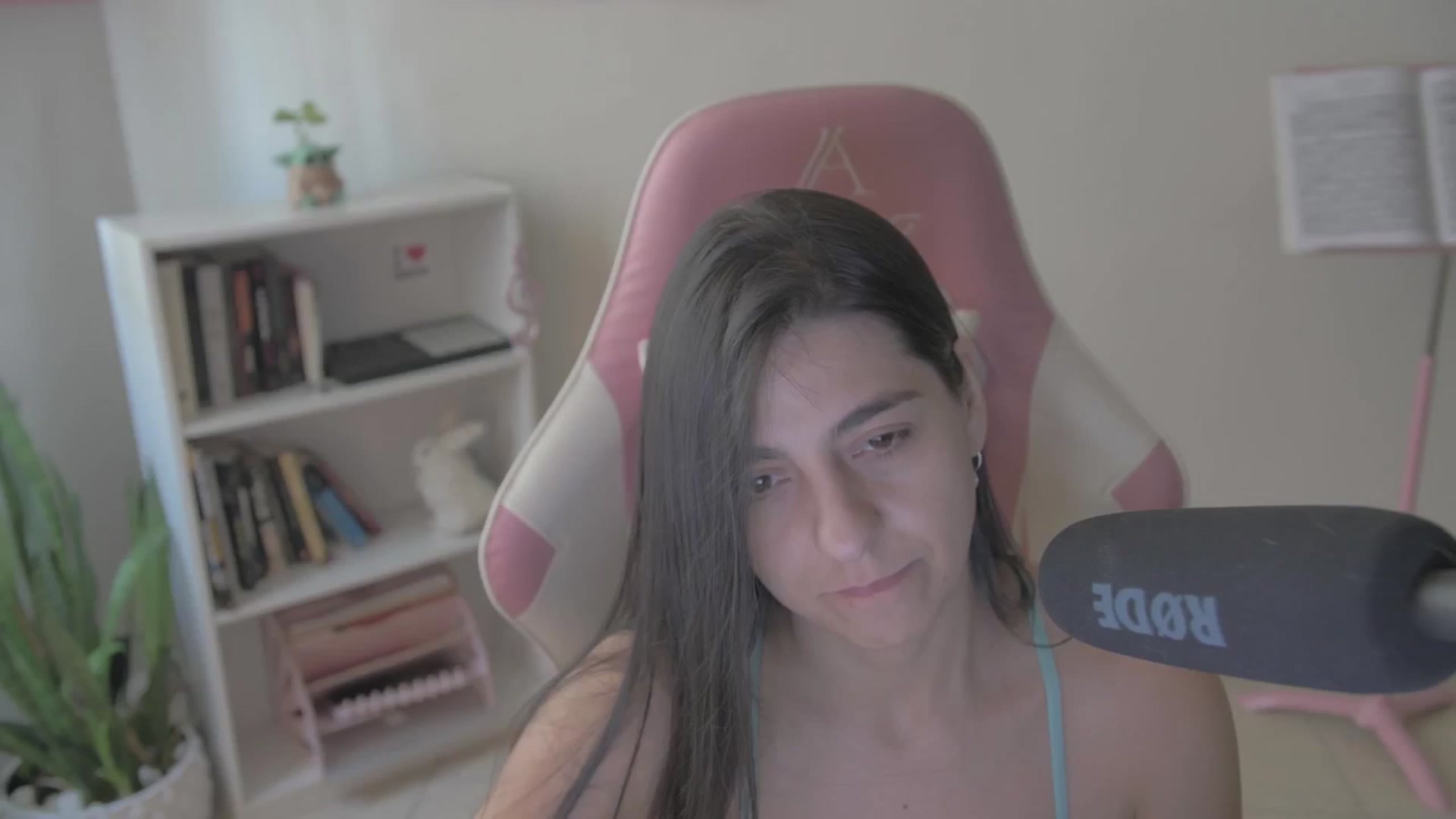 Gallery image thumbnail from anarossanna's myfreecams stream on, 10/02/2024, 18:38 image 5 of 20