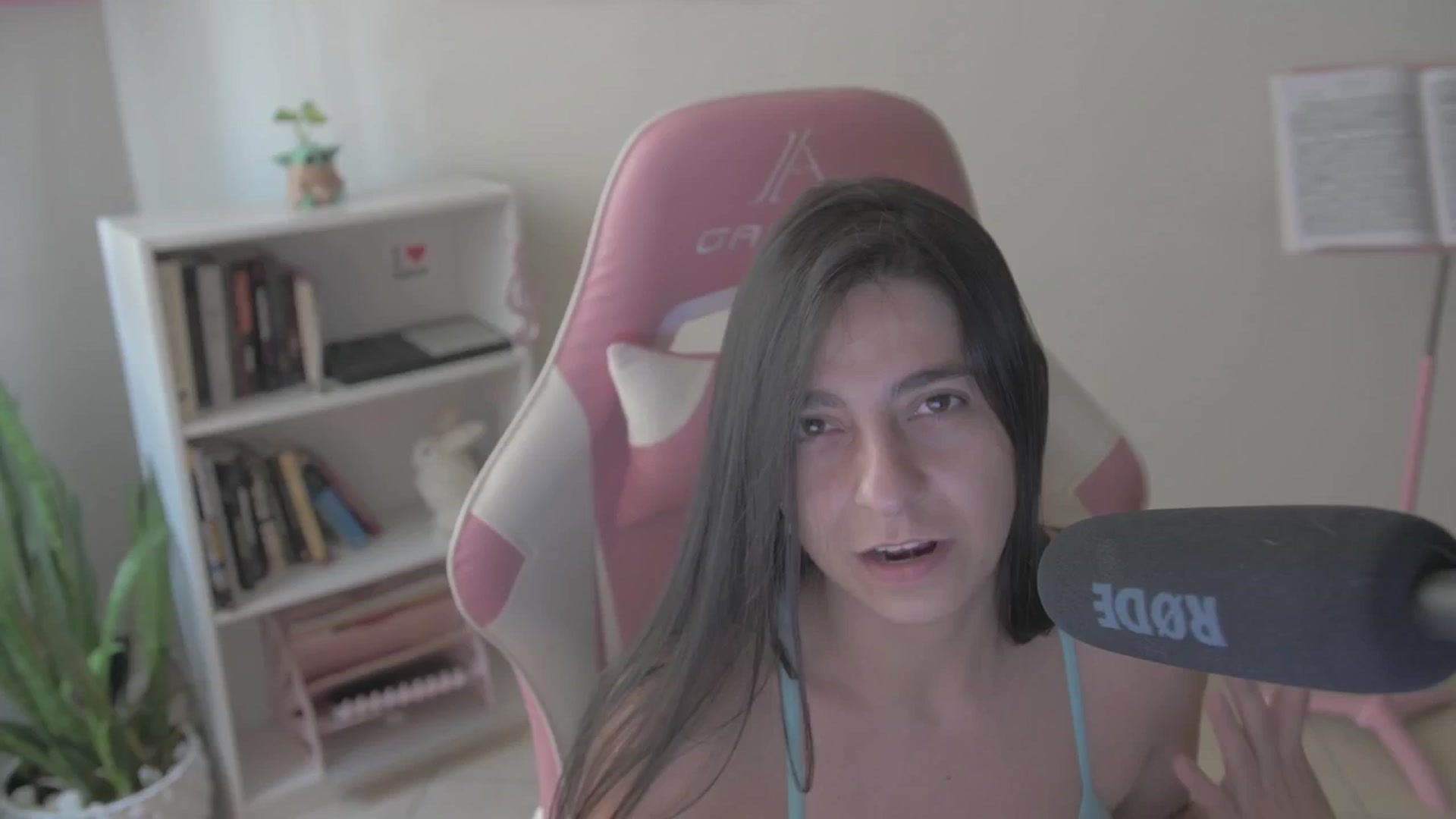 Gallery image thumbnail from anarossanna's myfreecams stream on, 10/02/2024, 18:38 image 8 of 20