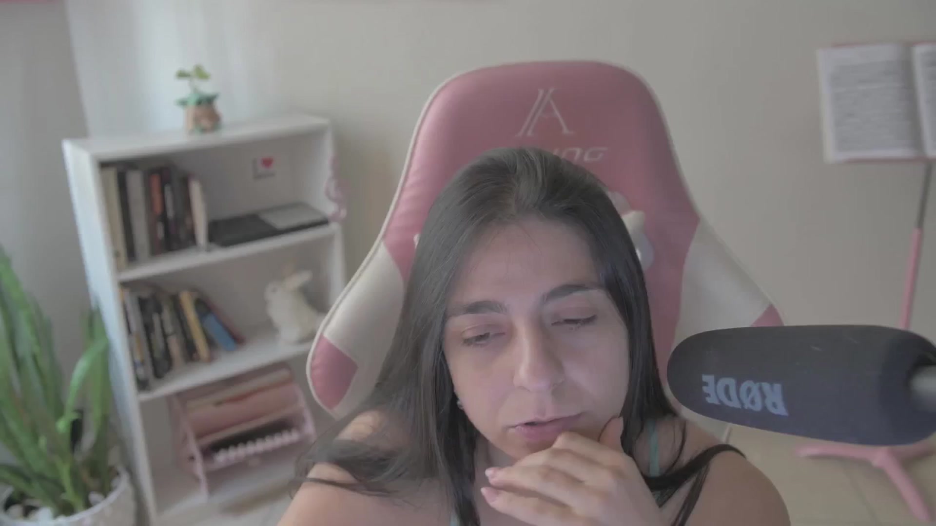 Gallery image thumbnail from anarossanna's myfreecams stream on, 10/02/2024, 18:38 image 11 of 20