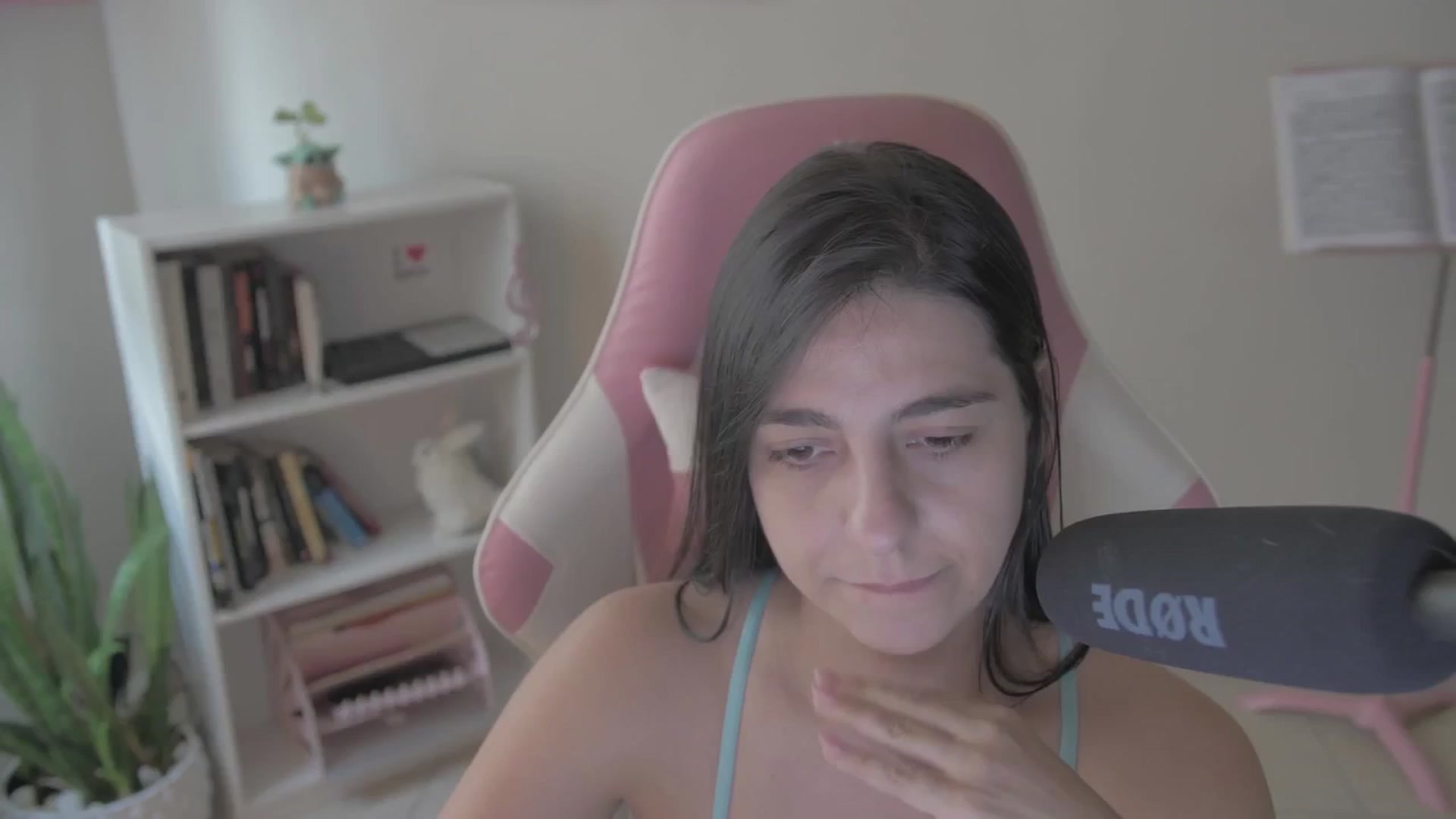 Gallery image thumbnail from anarossanna's myfreecams stream on, 10/02/2024, 18:38 image 18 of 20