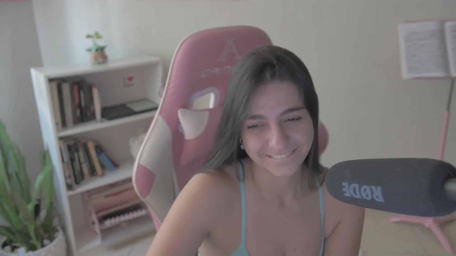 Gallery image thumbnail from anarossanna's myfreecams stream on, 10/02/2024, 18:38 image 13 of 20