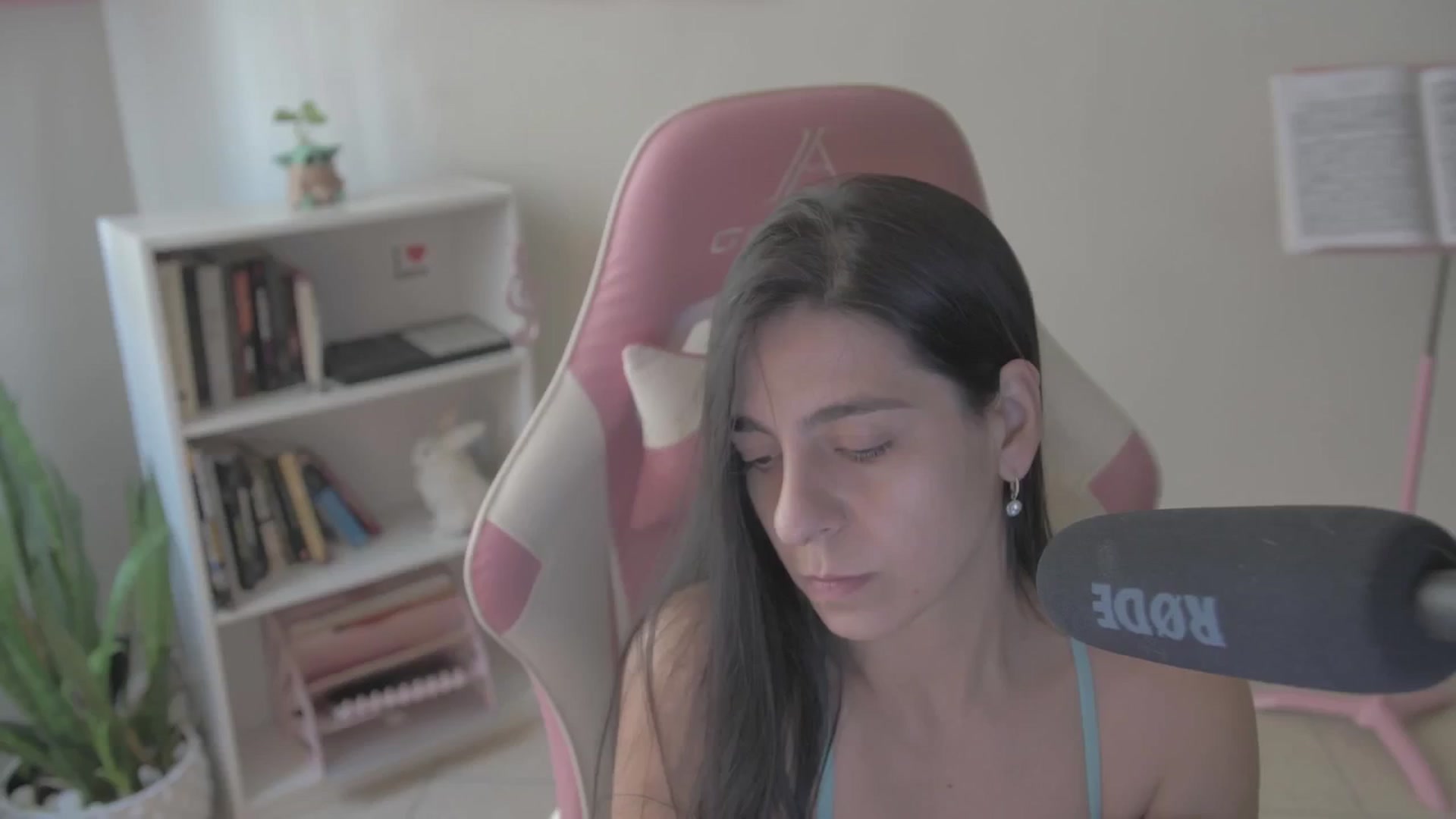 Gallery image thumbnail from anarossanna's myfreecams stream on, 10/02/2024, 18:38 image 4 of 20