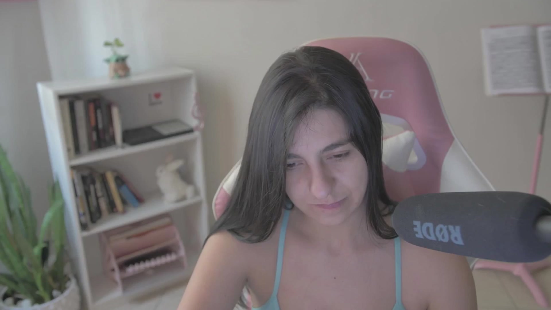 Gallery image thumbnail from anarossanna's myfreecams stream on, 10/02/2024, 18:38 image 10 of 20
