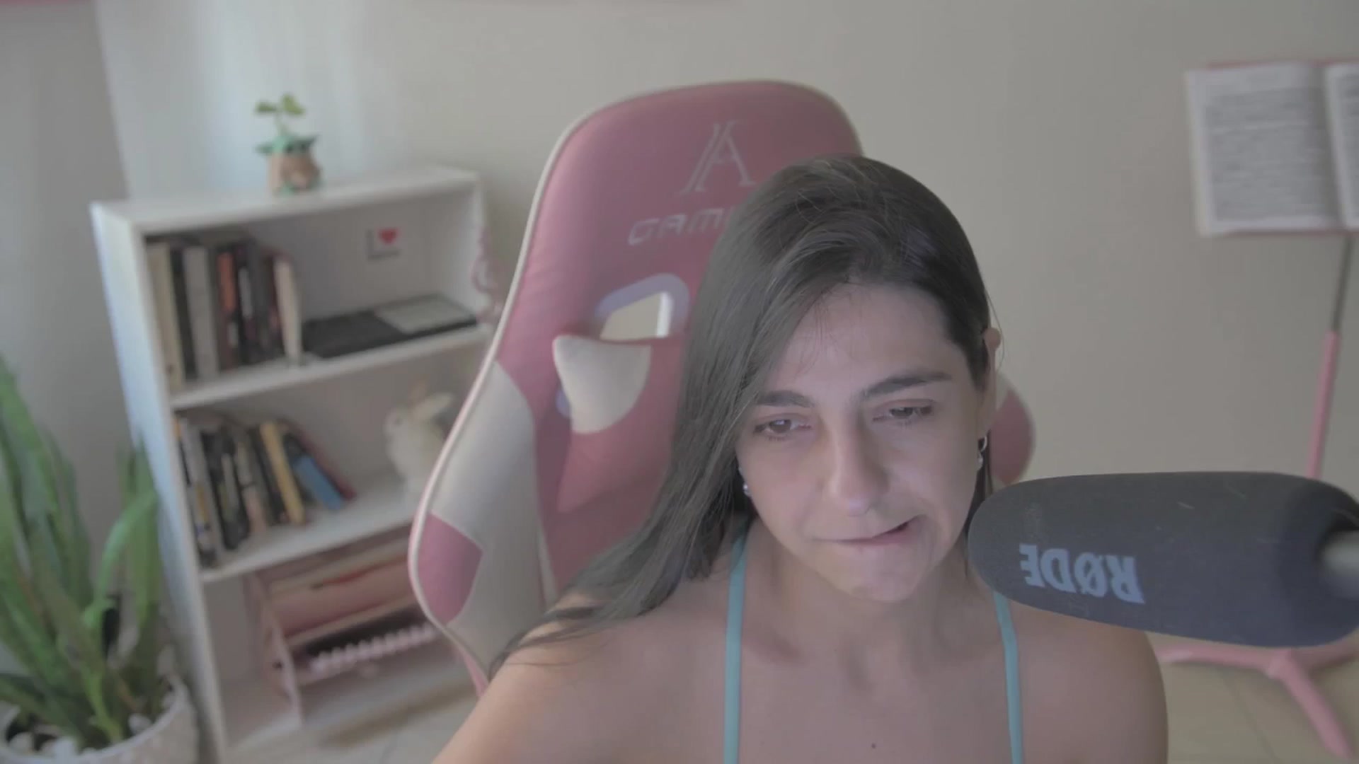 Gallery image thumbnail from anarossanna's myfreecams stream on, 10/02/2024, 18:38 image 3 of 20