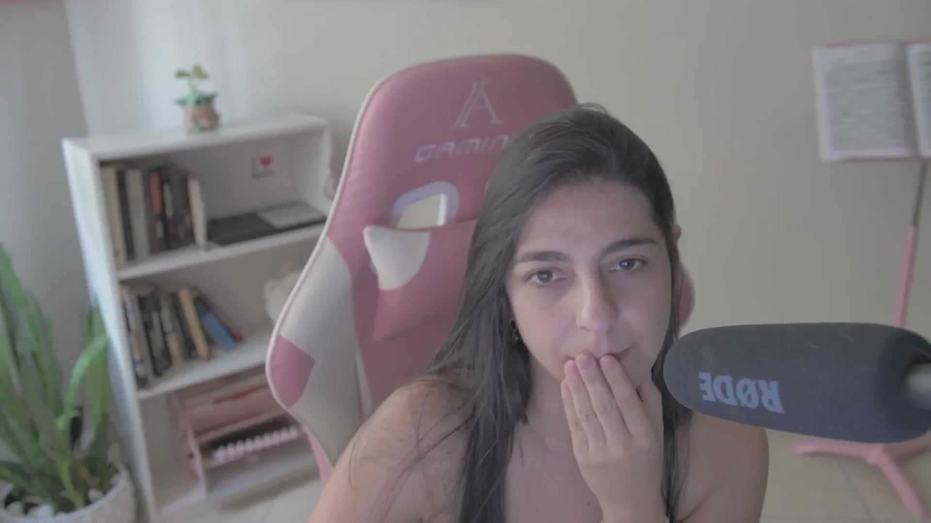Gallery image thumbnail from anarossanna's myfreecams stream on, 10/02/2024, 18:38 image 14 of 20