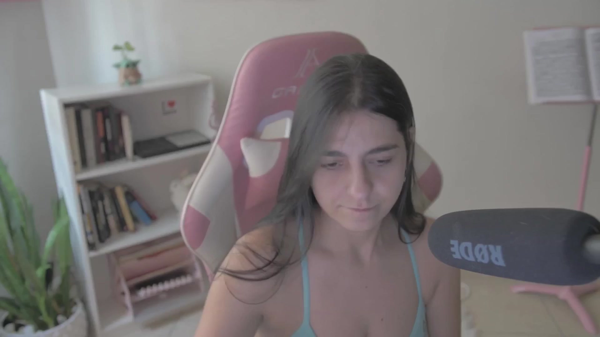 Gallery image thumbnail from anarossanna's myfreecams stream on, 10/02/2024, 18:38 image 12 of 20