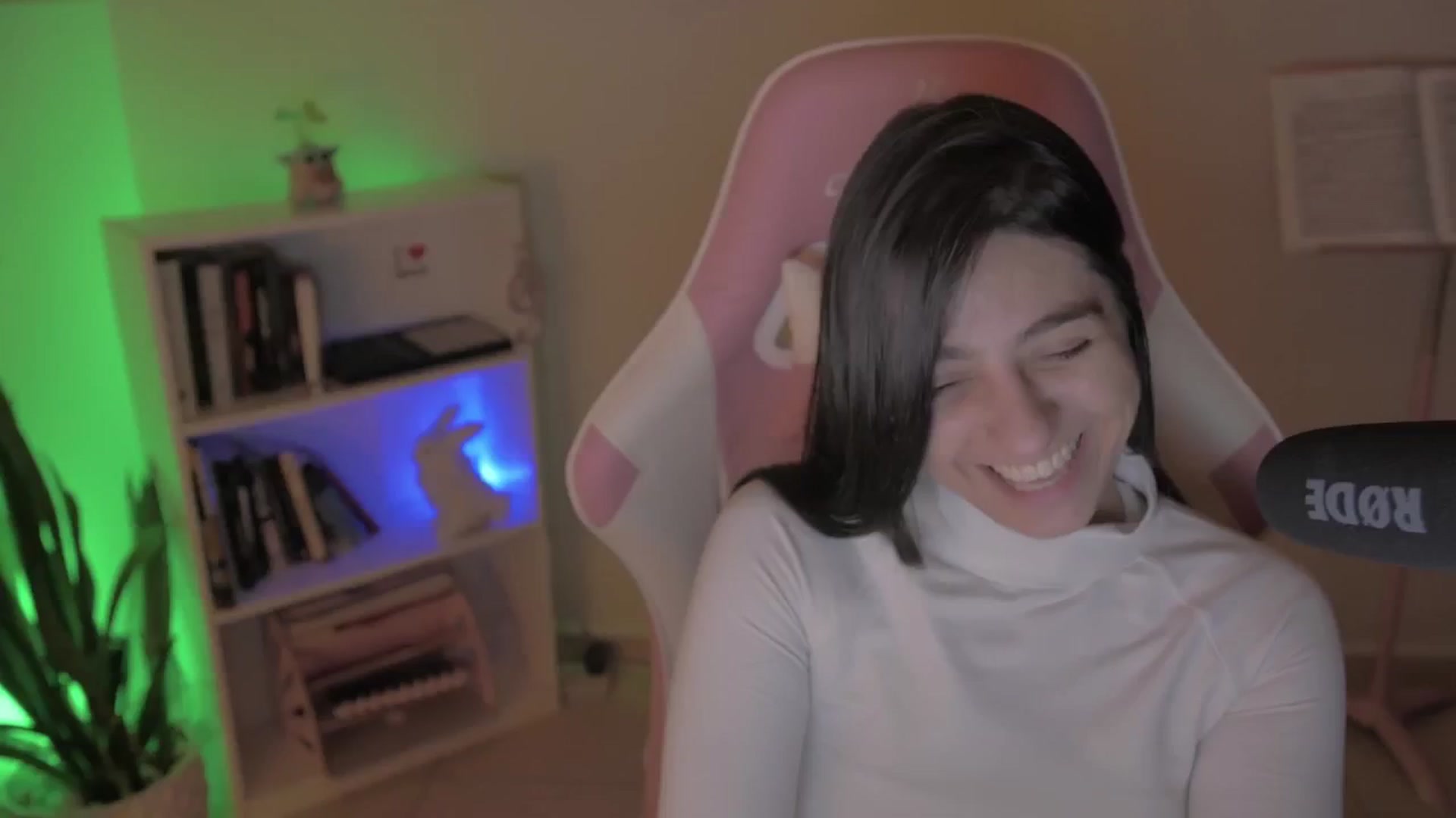 Gallery image thumbnail from anarossanna's myfreecams stream on, 10/05/2024, 05:32 image 13 of 20