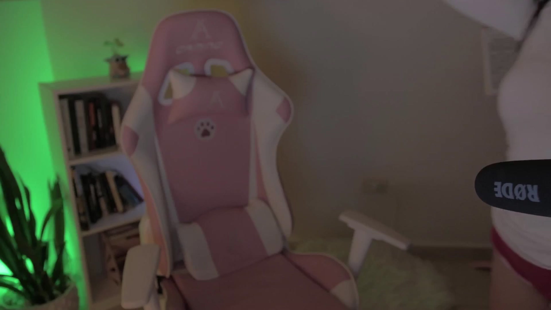 Gallery image thumbnail from anarossanna's myfreecams stream on, 10/05/2024, 05:32 image 15 of 20