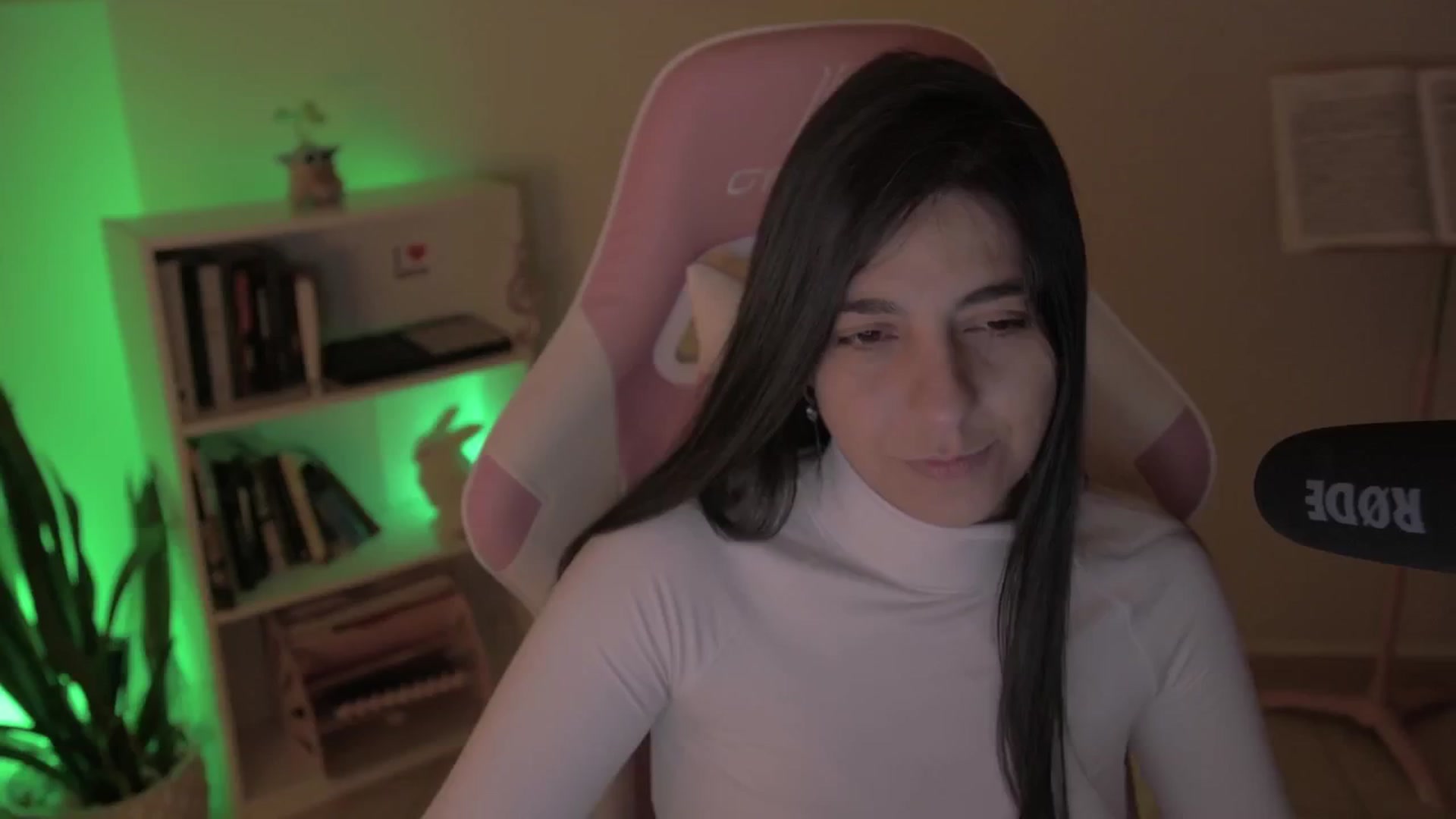 Gallery image thumbnail from anarossanna's myfreecams stream on, 10/05/2024, 05:32 image 8 of 20