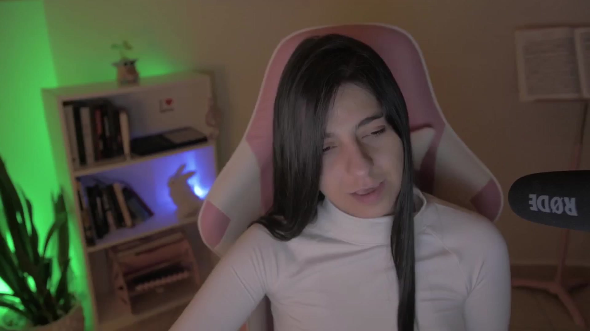 Gallery image thumbnail from anarossanna's myfreecams stream on, 10/05/2024, 05:32 image 14 of 20