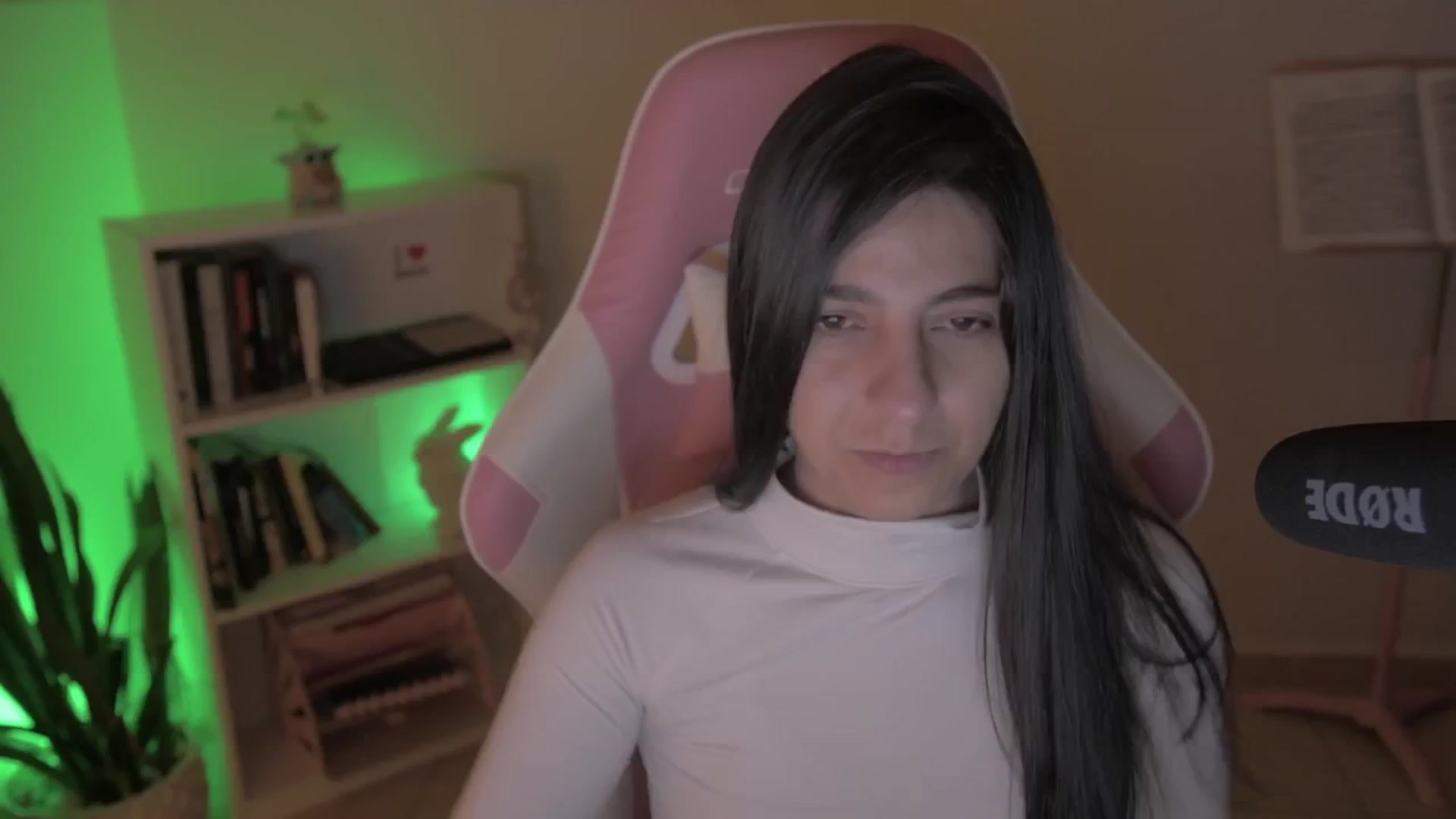 Gallery image thumbnail from anarossanna's myfreecams stream on, 10/05/2024, 05:32 image 7 of 20