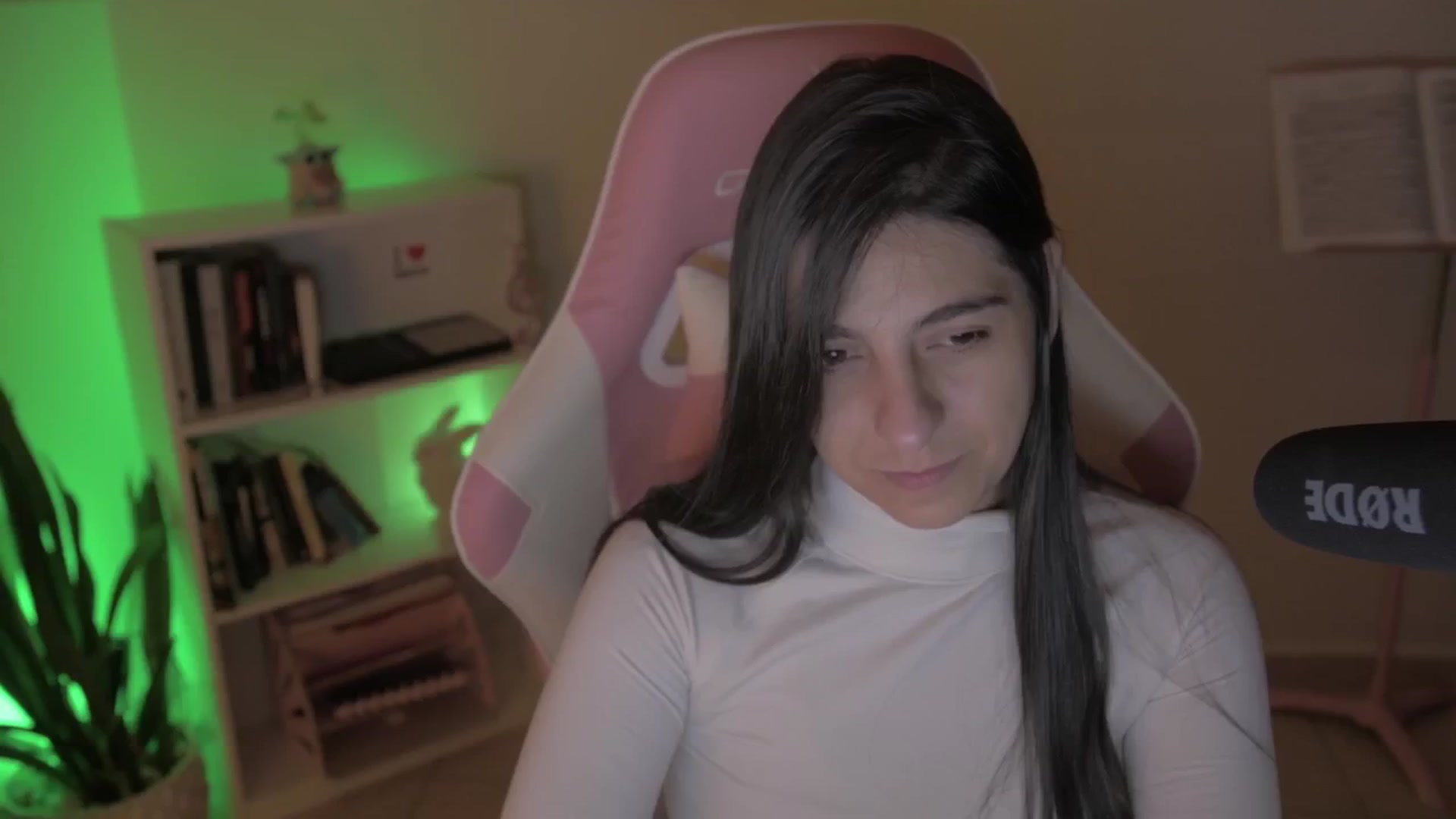 Gallery image thumbnail from anarossanna's myfreecams stream on, 10/05/2024, 05:32 image 6 of 20