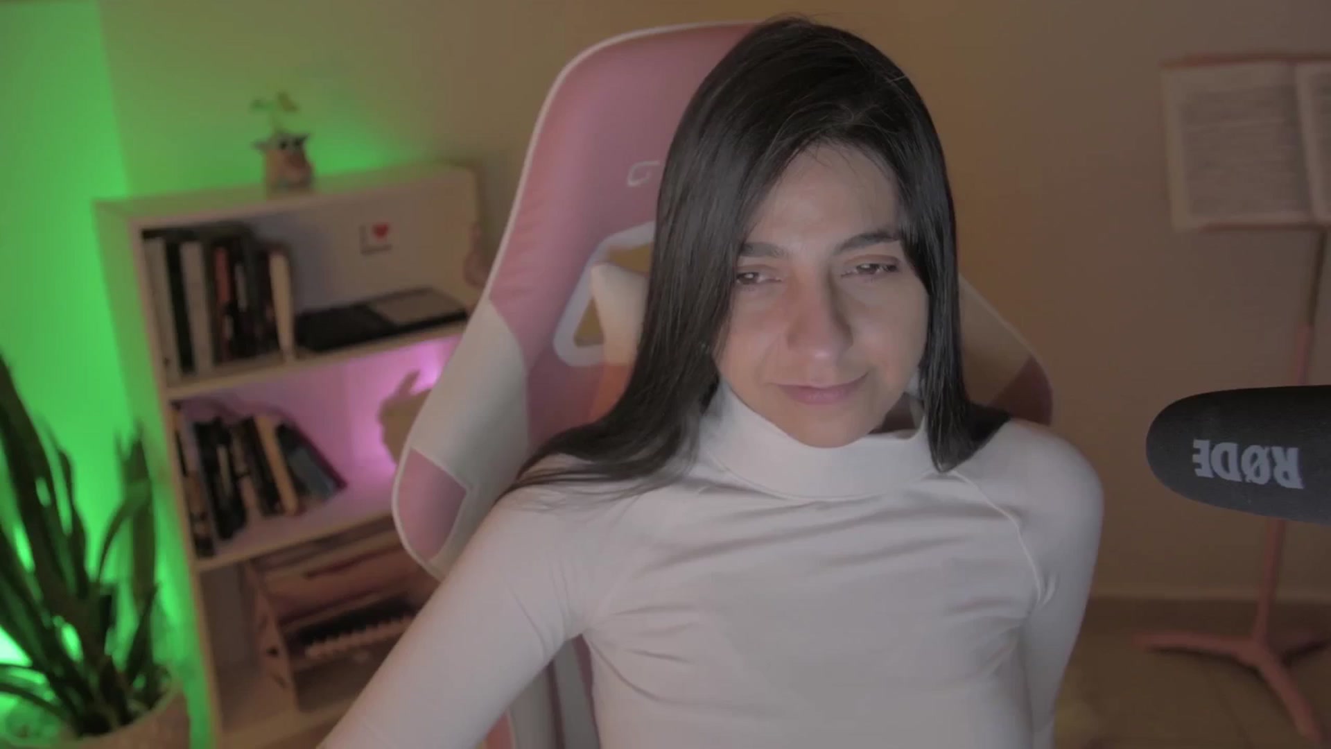 Gallery image thumbnail from anarossanna's myfreecams stream on, 10/05/2024, 05:32 image 2 of 20