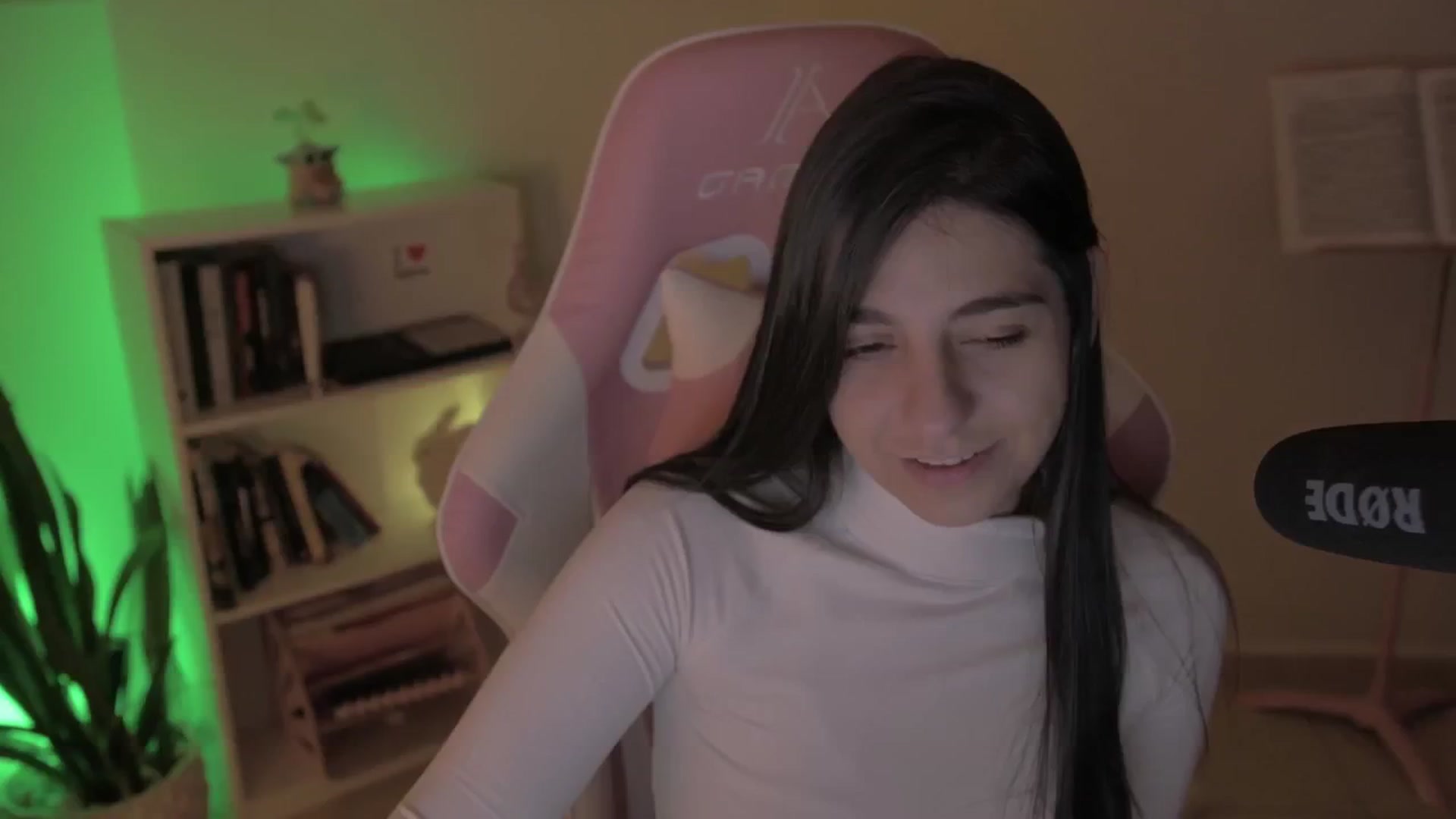 Gallery image thumbnail from anarossanna's myfreecams stream on, 10/05/2024, 05:32 image 5 of 20