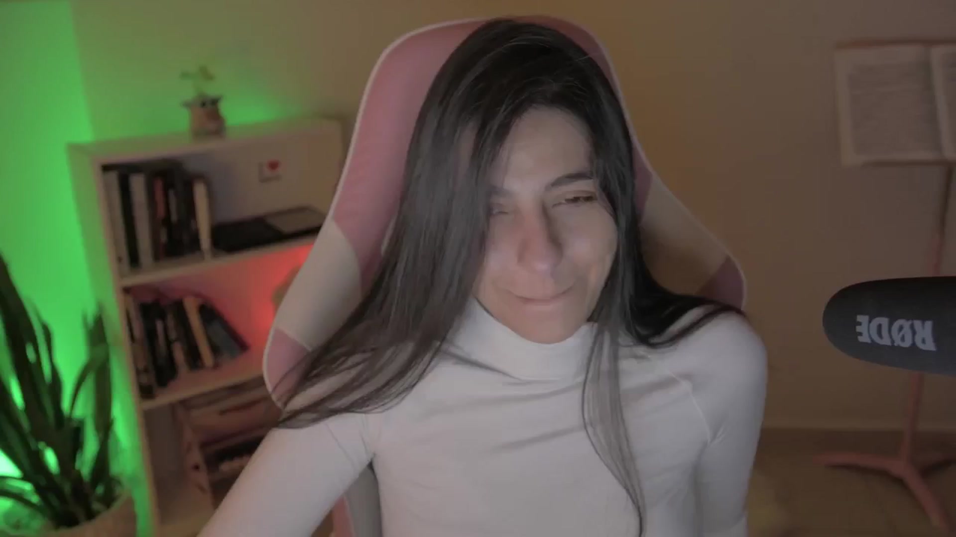 Gallery image thumbnail from anarossanna's myfreecams stream on, 10/05/2024, 05:32 image 4 of 20