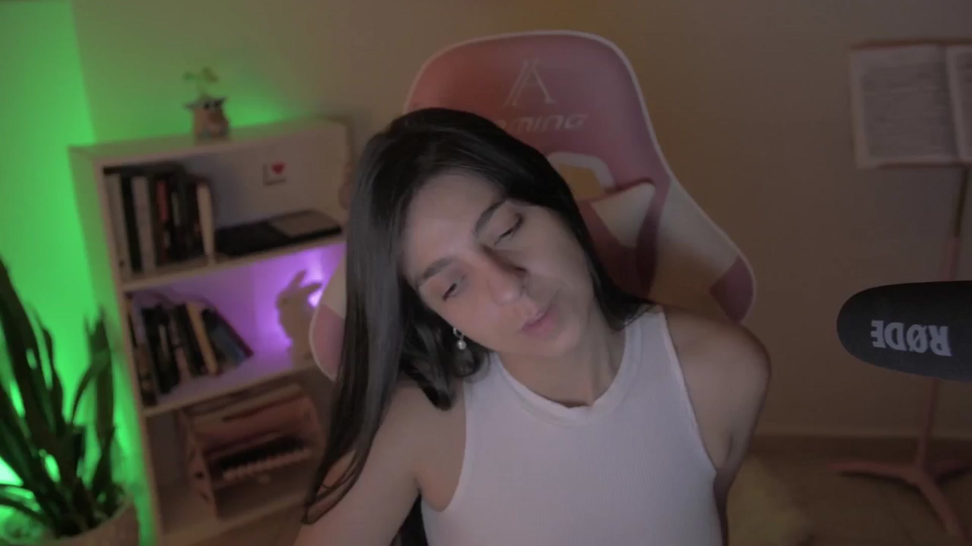 Gallery image thumbnail from anarossanna's myfreecams stream on, 10/05/2024, 05:32 image 20 of 20