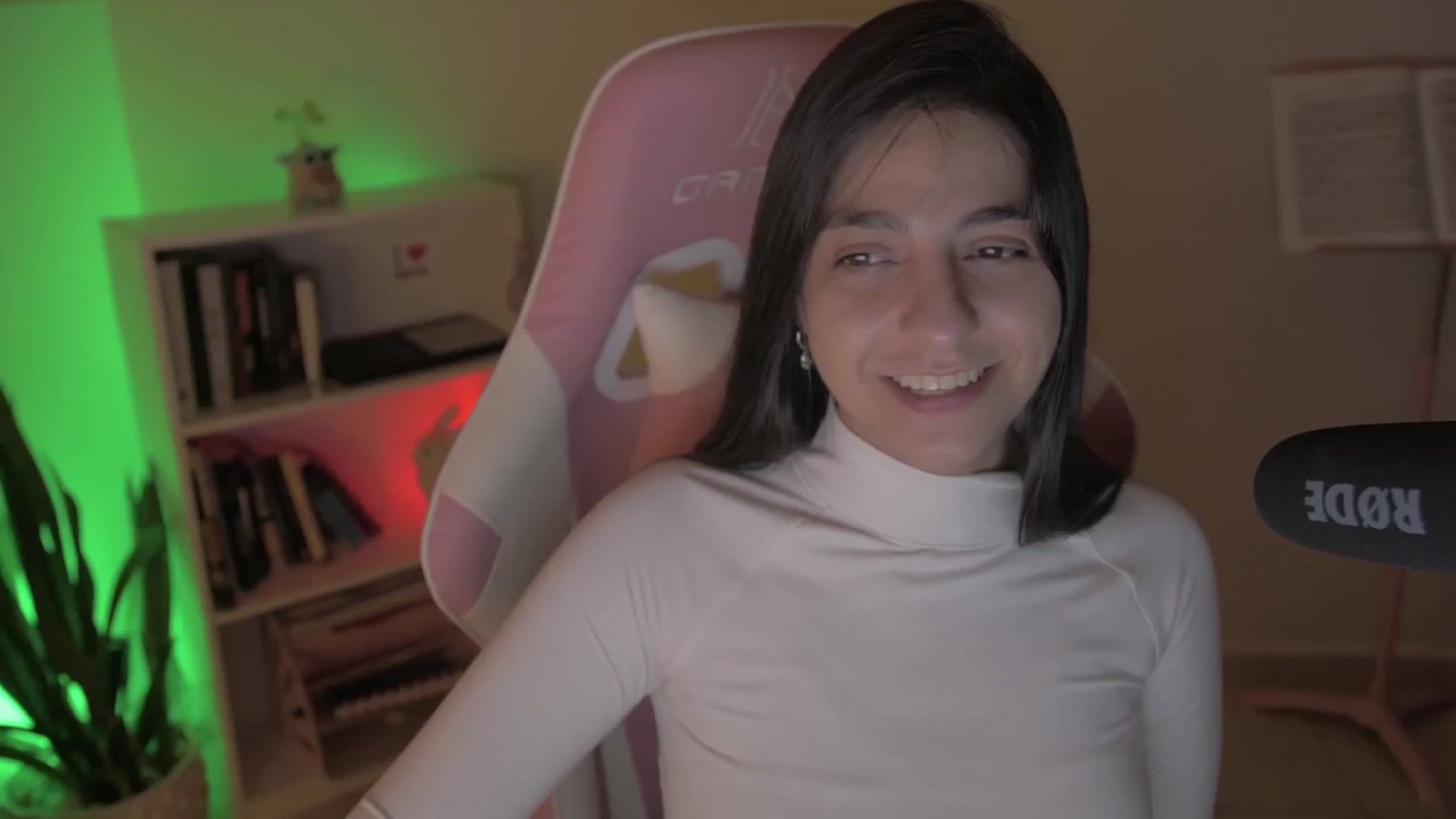Gallery image thumbnail from anarossanna's myfreecams stream on, 10/05/2024, 05:32 image 3 of 20