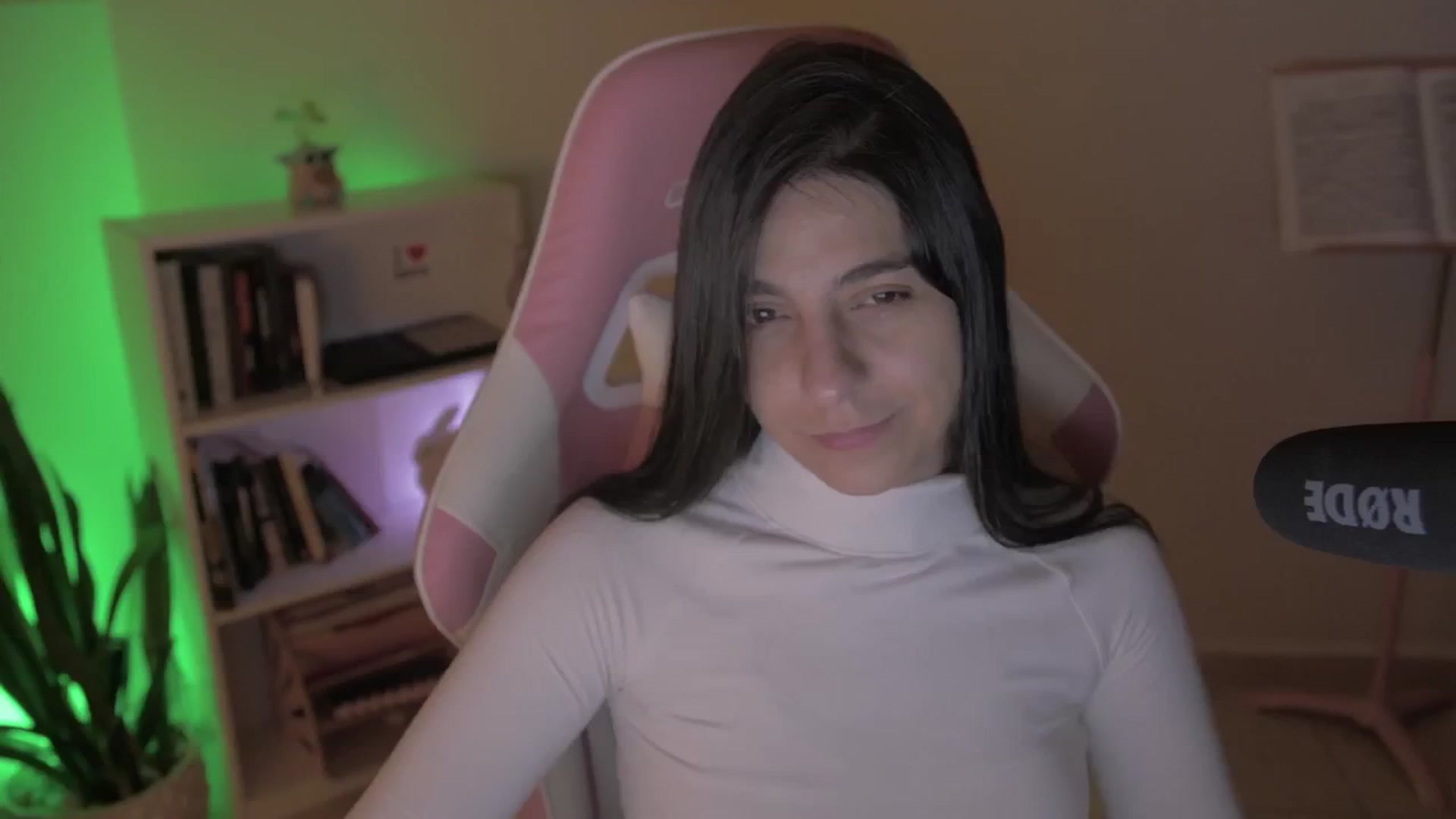 Gallery image thumbnail from anarossanna's myfreecams stream on, 10/05/2024, 05:32 image 1 of 20