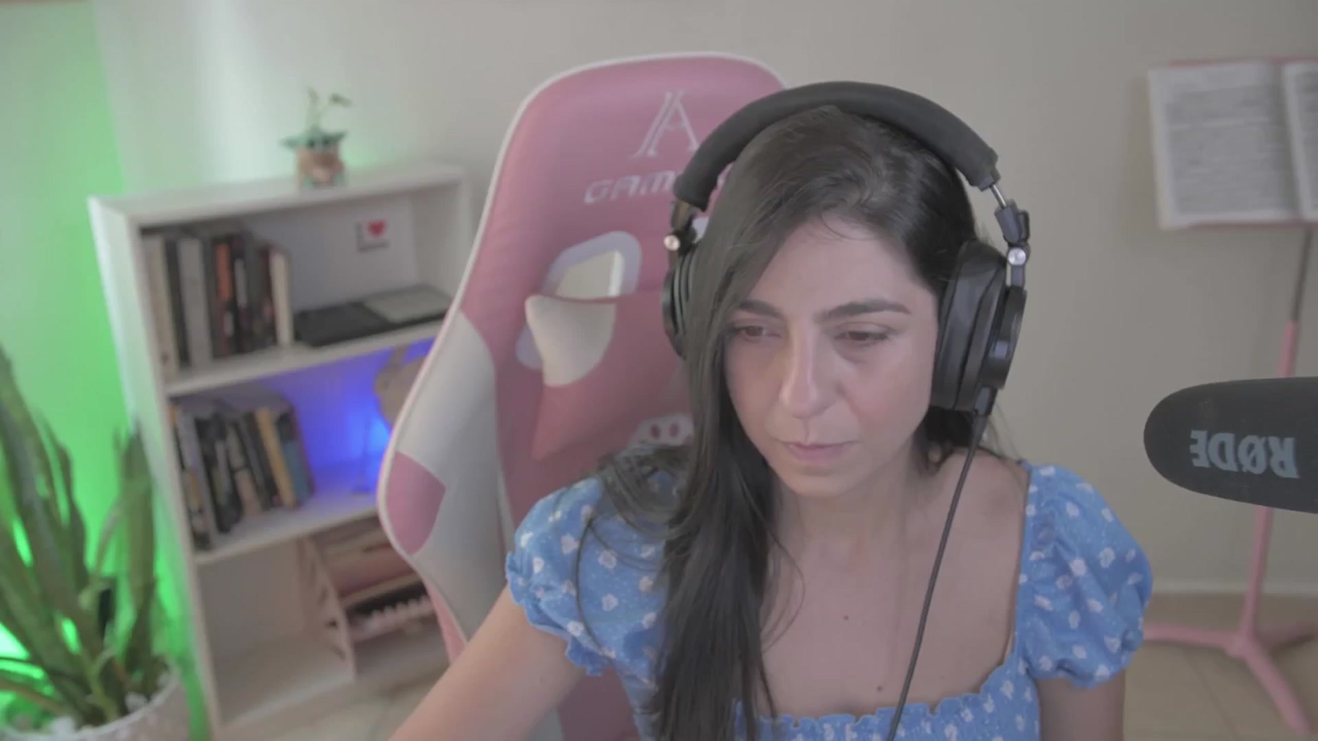 Gallery image thumbnail from anarossanna's myfreecams stream on, 10/06/2024, 20:58 image 3 of 20