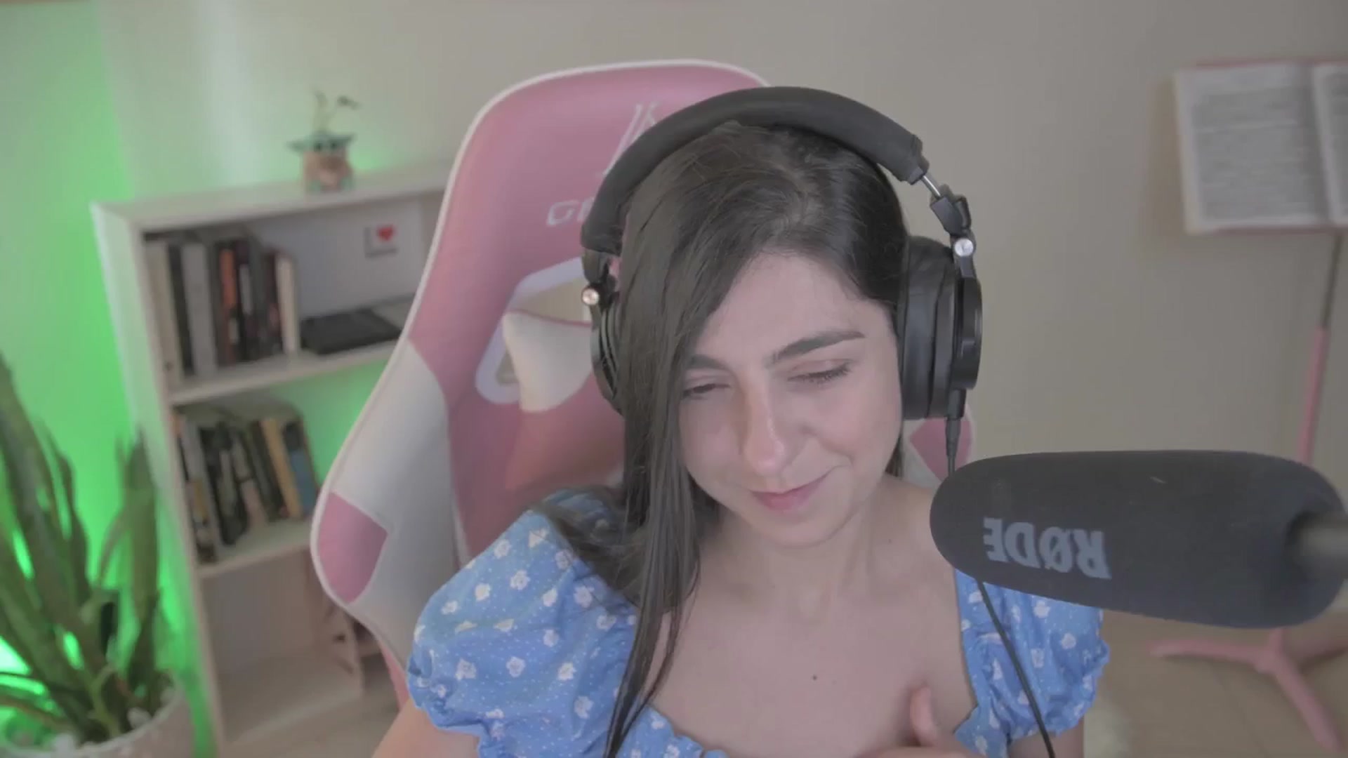 Gallery image thumbnail from anarossanna's myfreecams stream on, 10/06/2024, 20:58 image 19 of 20