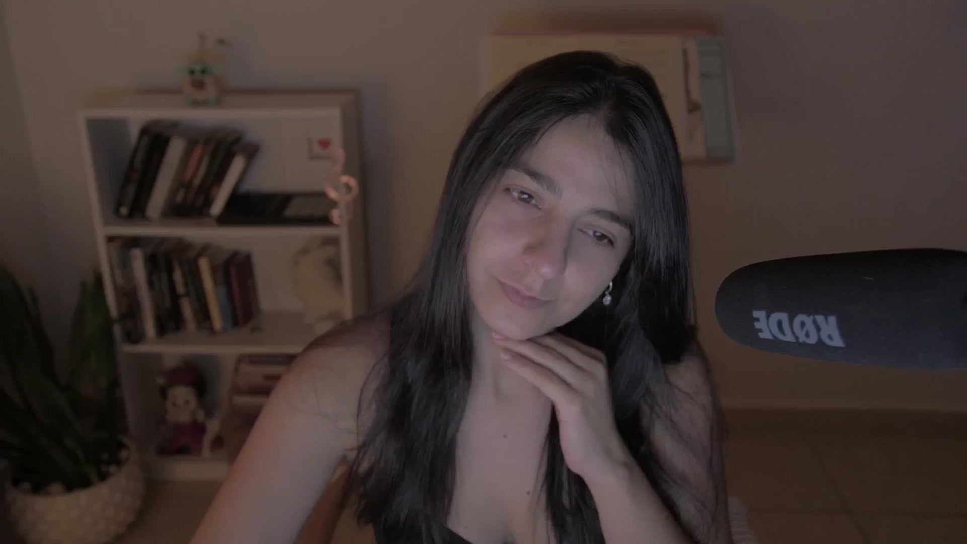 Gallery image thumbnail from anarossanna's myfreecams stream on, 10/15/2024, 02:21 image 3 of 20