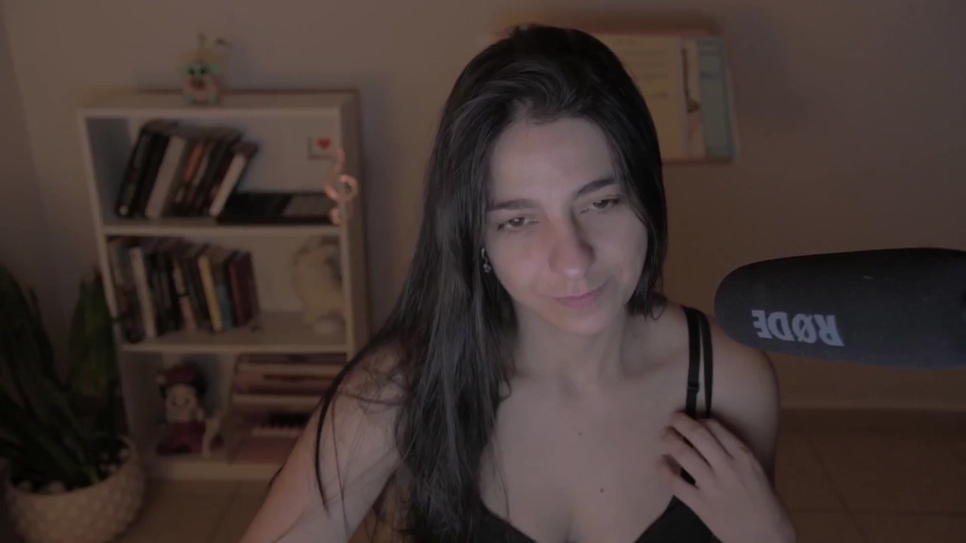 Gallery image thumbnail from anarossanna's myfreecams stream on, 10/15/2024, 02:21 image 11 of 20