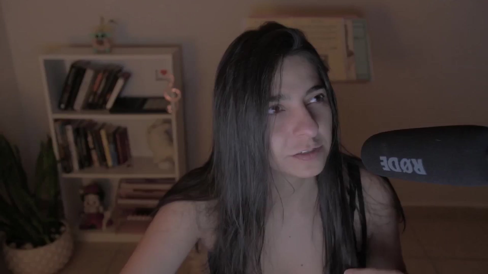 Gallery image thumbnail from anarossanna's myfreecams stream on, 10/15/2024, 02:21 image 15 of 20